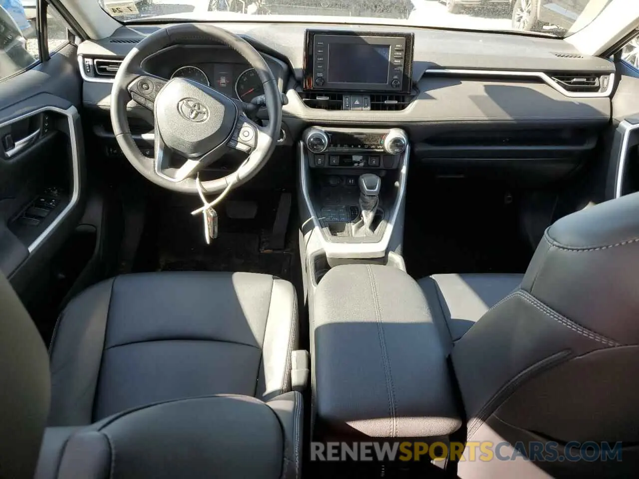8 Photograph of a damaged car 2T3A1RFV7KC030881 TOYOTA RAV4 2019