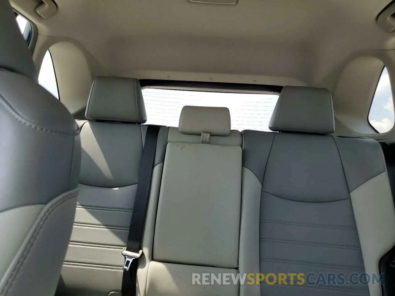 10 Photograph of a damaged car 2T3A1RFV7KW049185 TOYOTA RAV4 2019