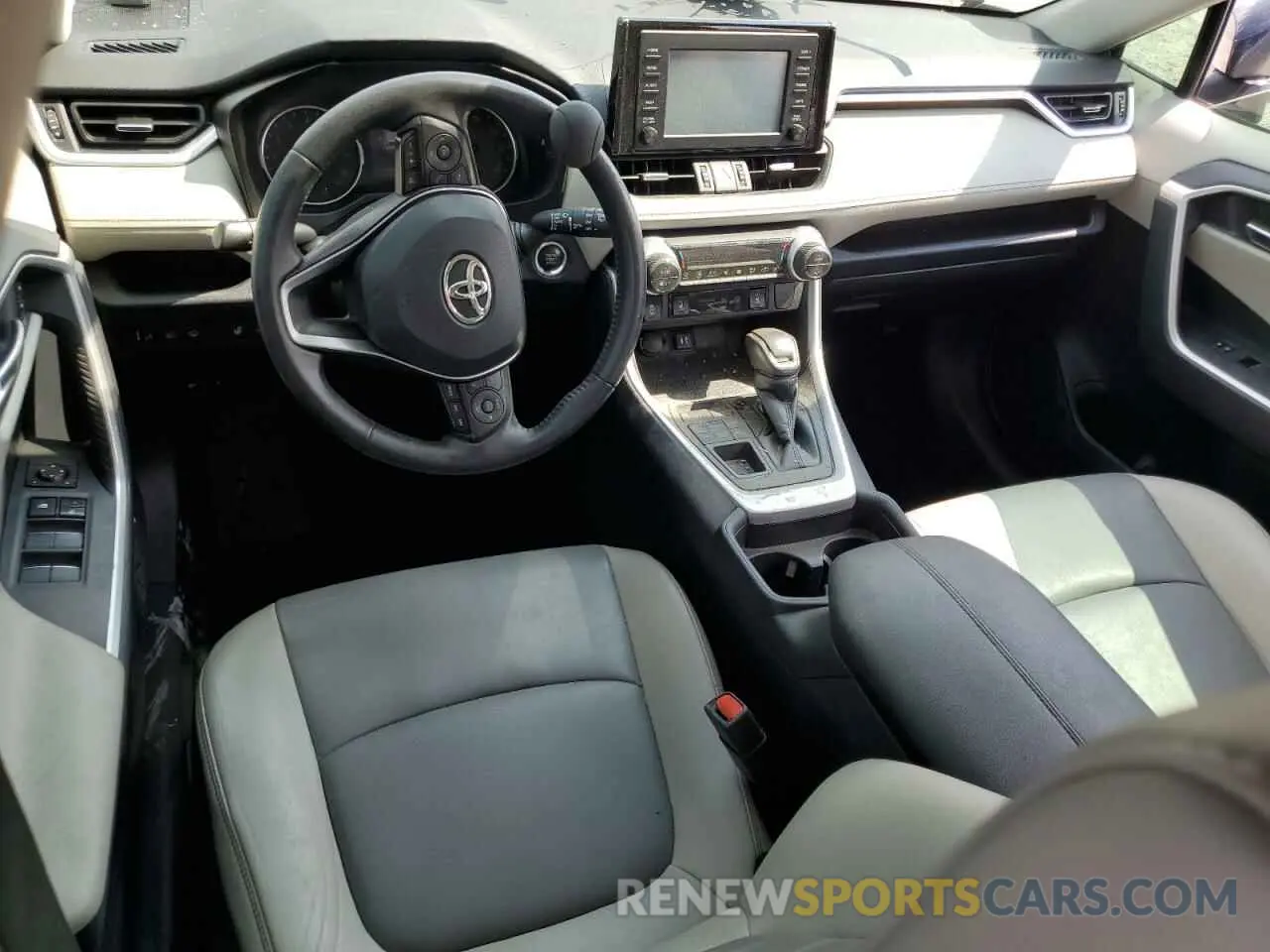 8 Photograph of a damaged car 2T3A1RFV7KW049185 TOYOTA RAV4 2019