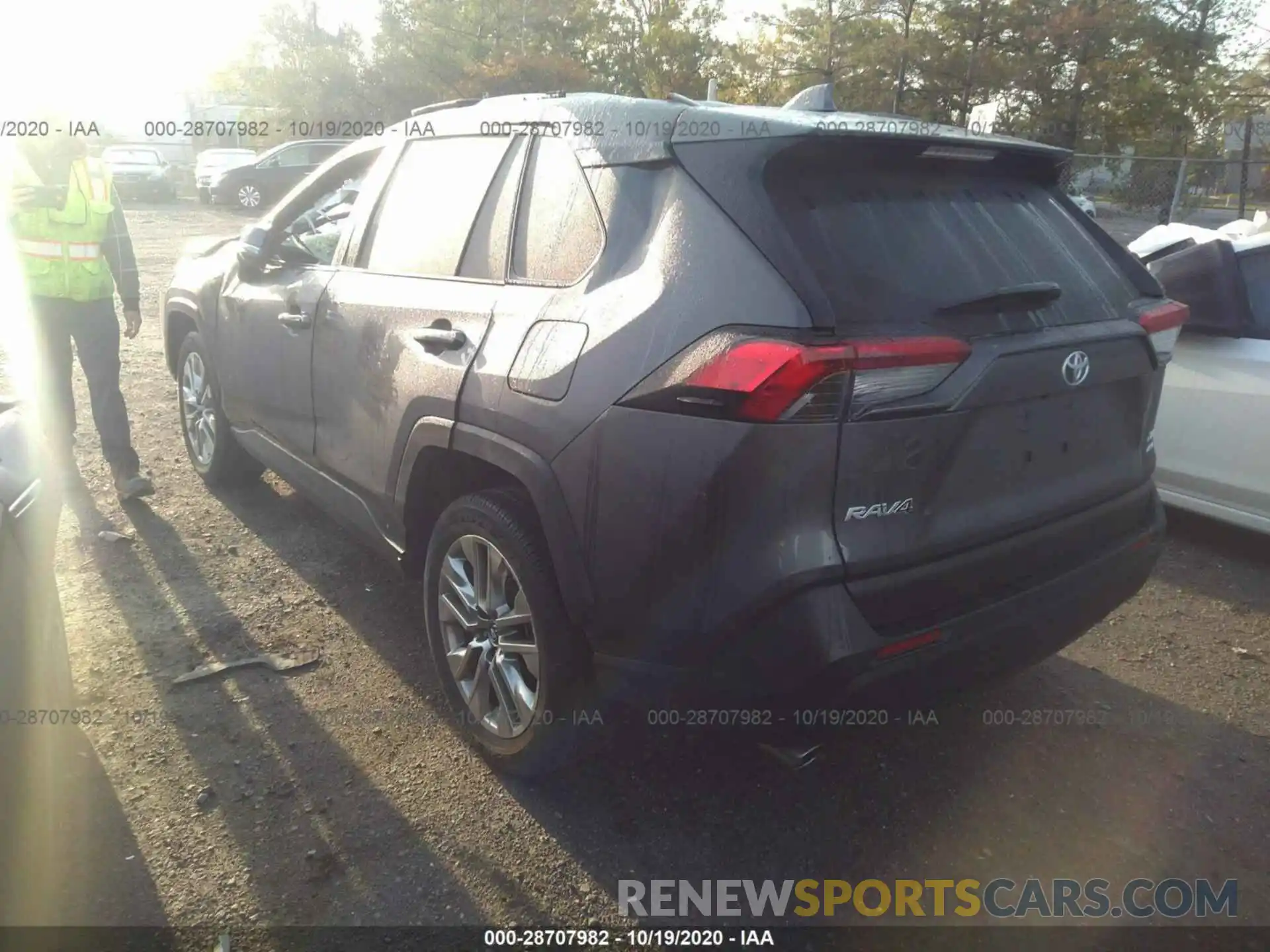 3 Photograph of a damaged car 2T3A1RFV7KW060798 TOYOTA RAV4 2019