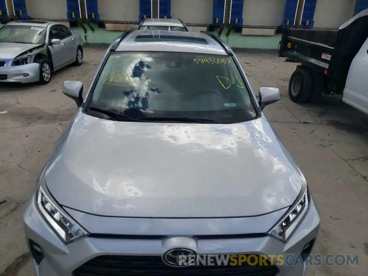 9 Photograph of a damaged car 2T3A1RFV7KW070733 TOYOTA RAV4 2019