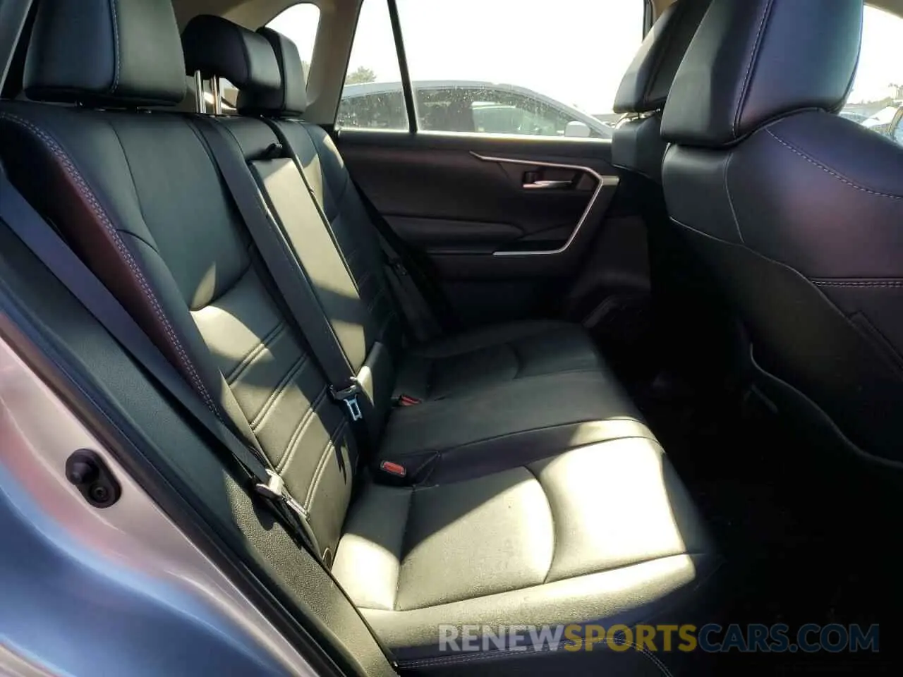 11 Photograph of a damaged car 2T3A1RFV8KC031456 TOYOTA RAV4 2019