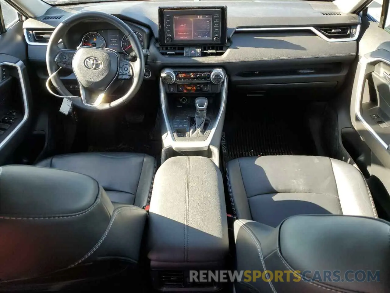 8 Photograph of a damaged car 2T3A1RFV8KC031456 TOYOTA RAV4 2019