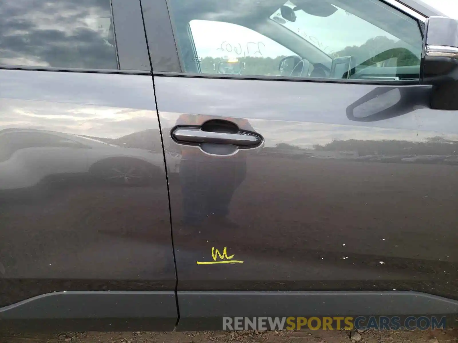 9 Photograph of a damaged car 2T3A1RFV8KC047706 TOYOTA RAV4 2019