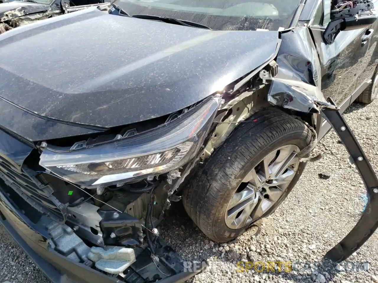 9 Photograph of a damaged car 2T3A1RFV8KW048479 TOYOTA RAV4 2019