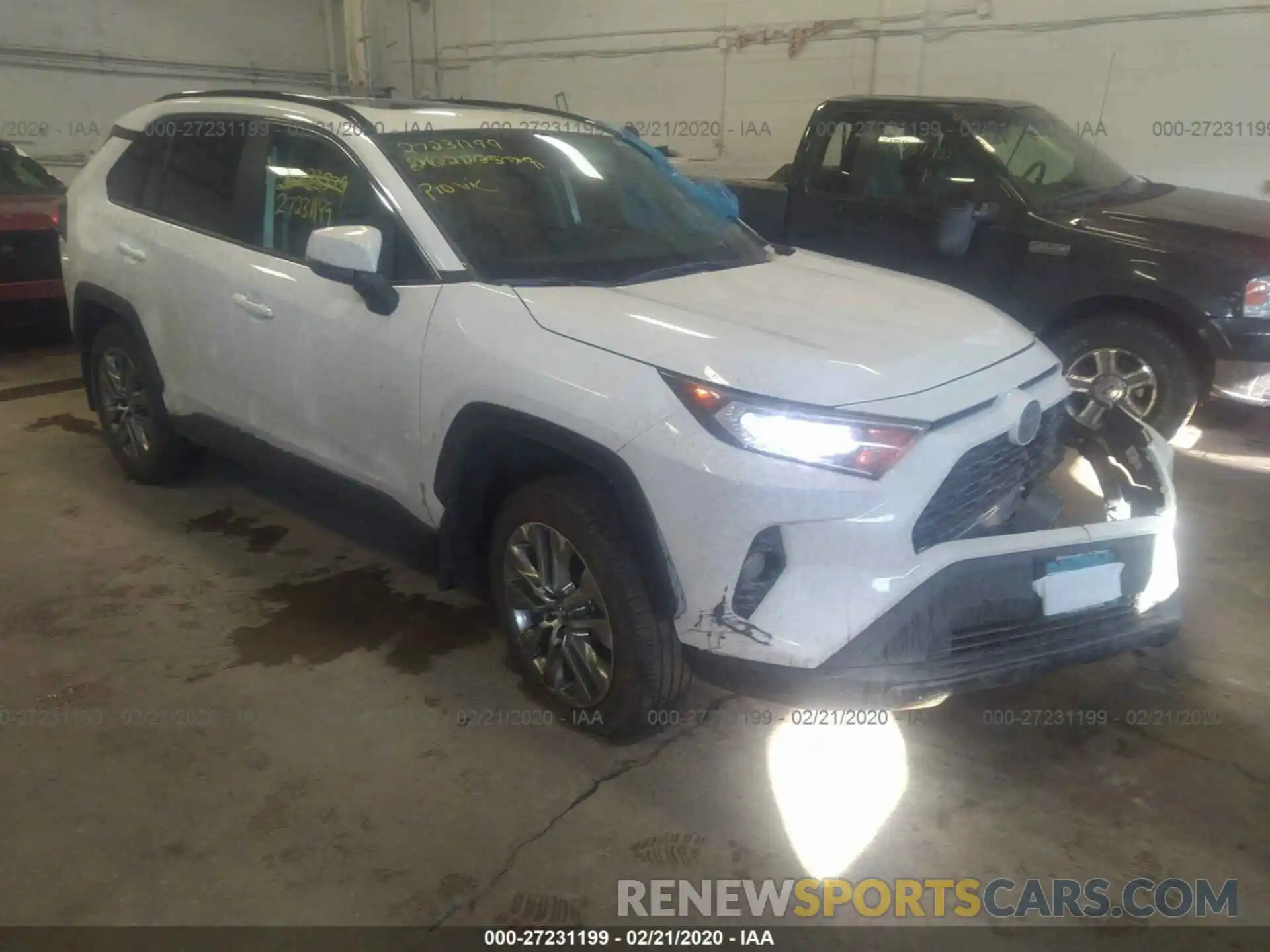 1 Photograph of a damaged car 2T3A1RFV8KW061281 TOYOTA RAV4 2019