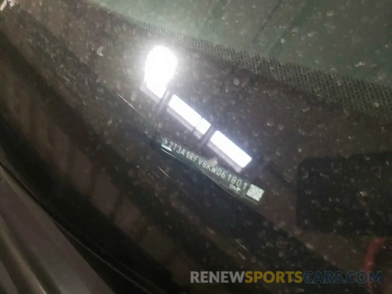 10 Photograph of a damaged car 2T3A1RFV8KW061801 TOYOTA RAV4 2019