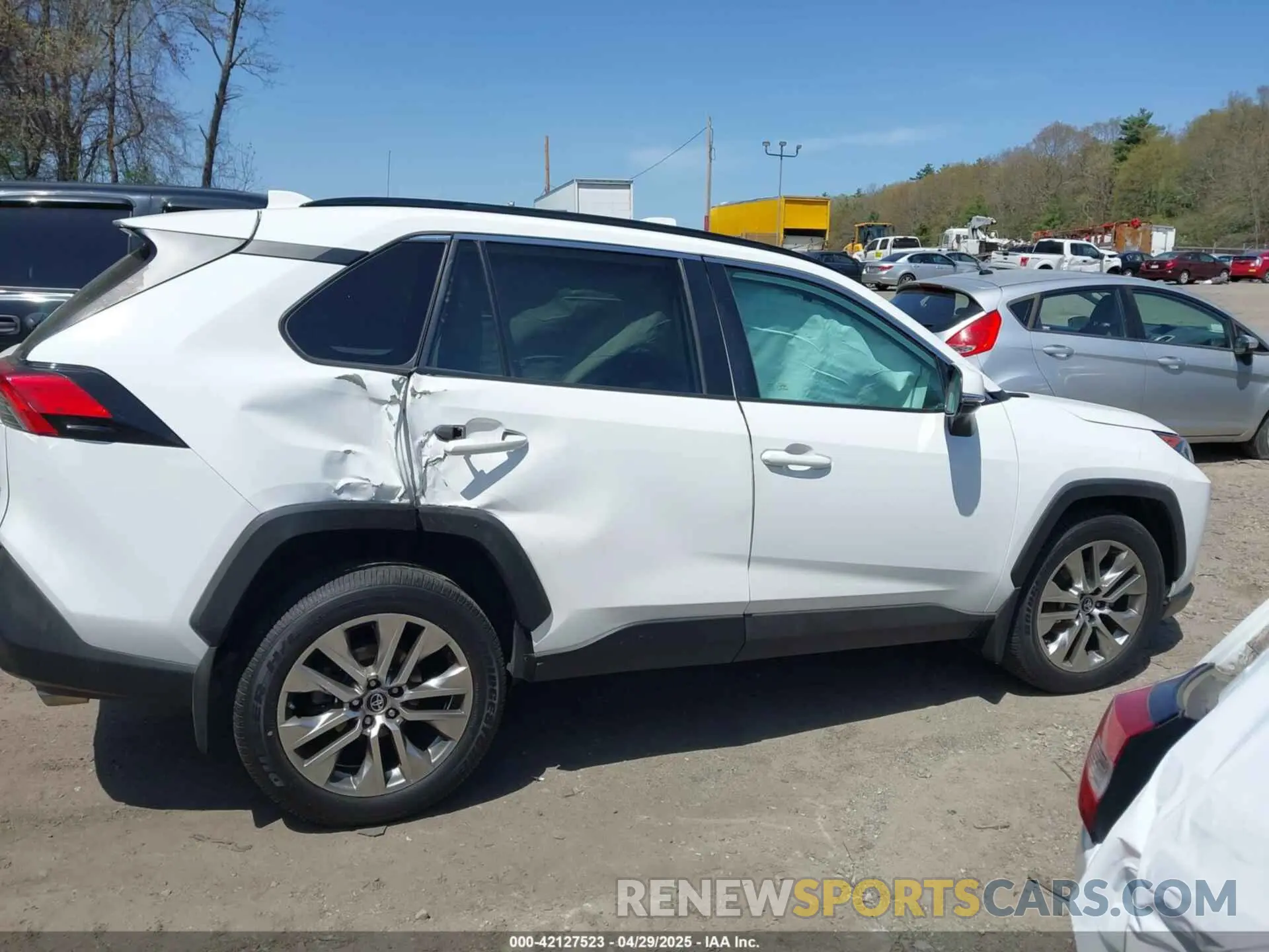 14 Photograph of a damaged car 2T3A1RFV8KW063483 TOYOTA RAV4 2019