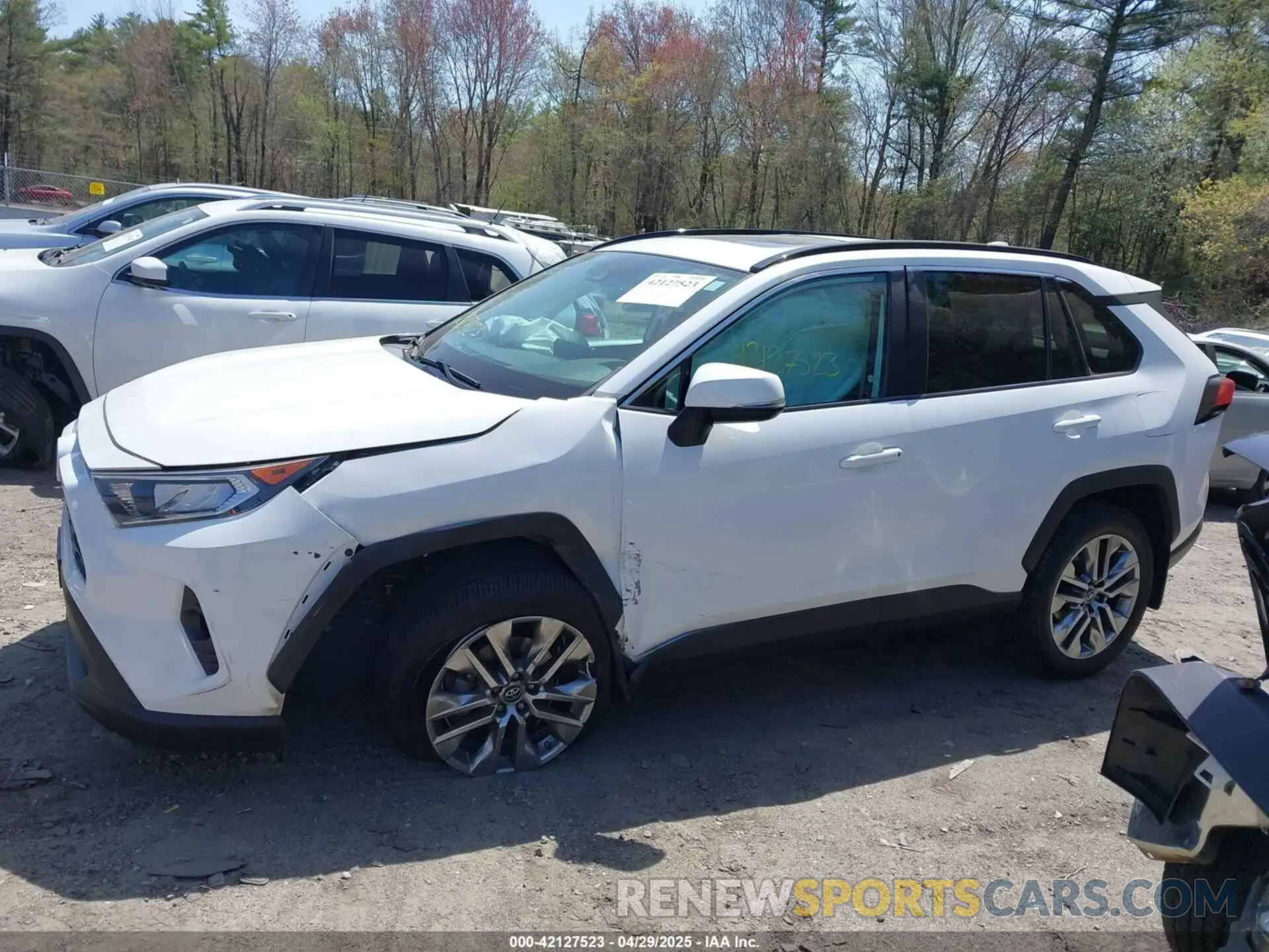 15 Photograph of a damaged car 2T3A1RFV8KW063483 TOYOTA RAV4 2019