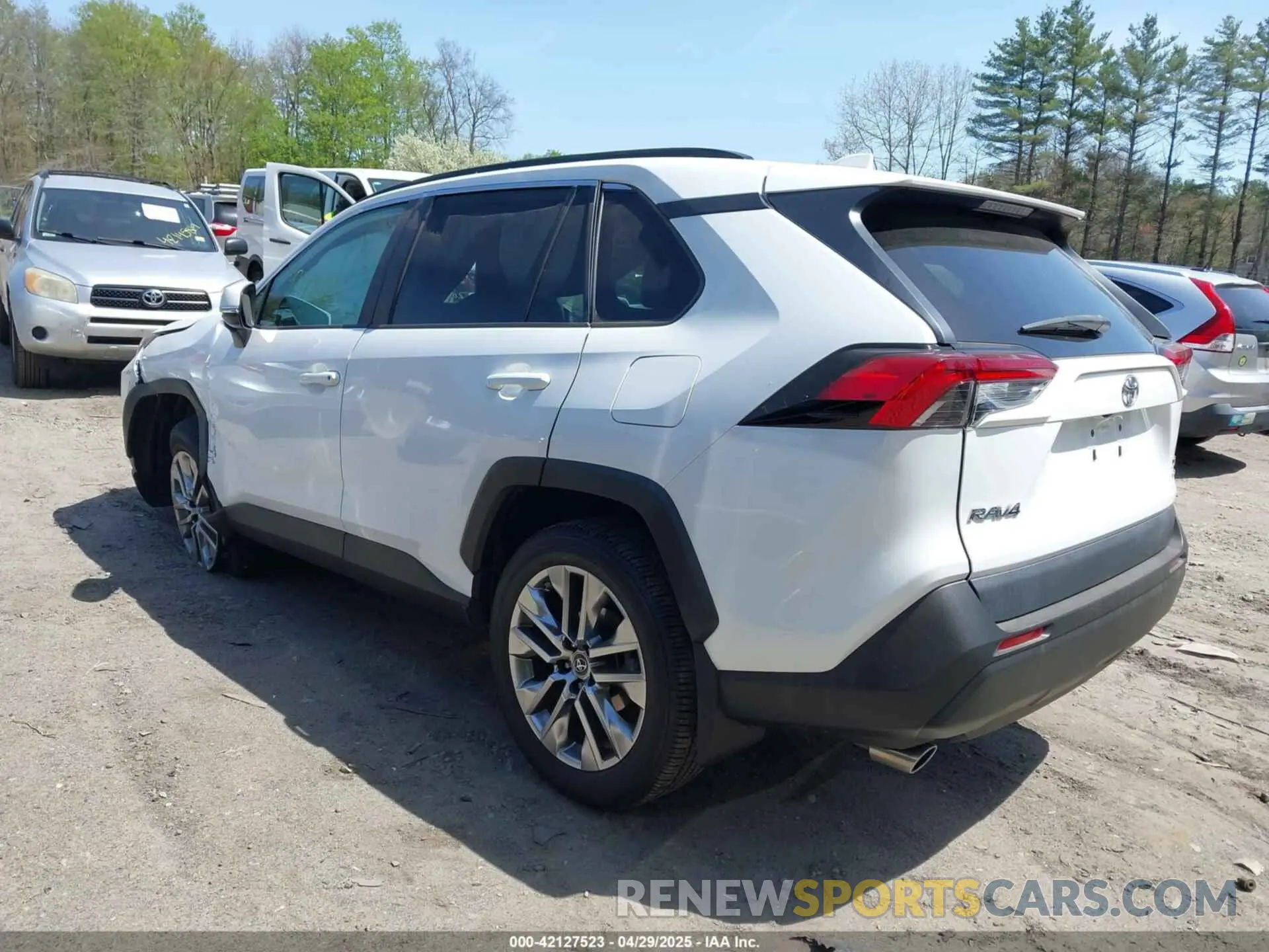 3 Photograph of a damaged car 2T3A1RFV8KW063483 TOYOTA RAV4 2019