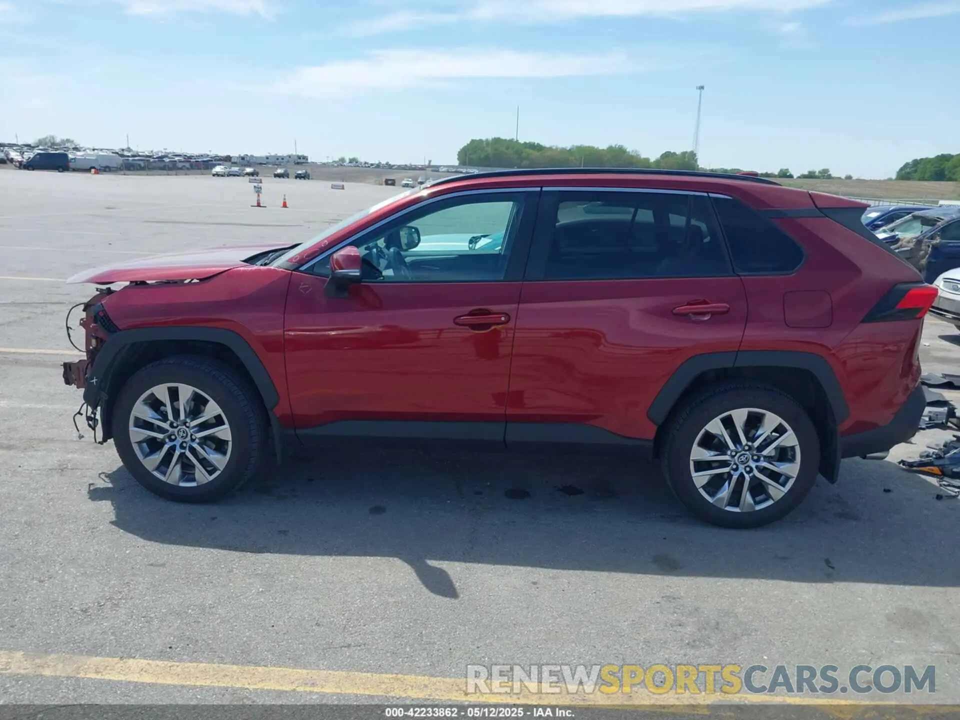 14 Photograph of a damaged car 2T3A1RFV8KW080641 TOYOTA RAV4 2019