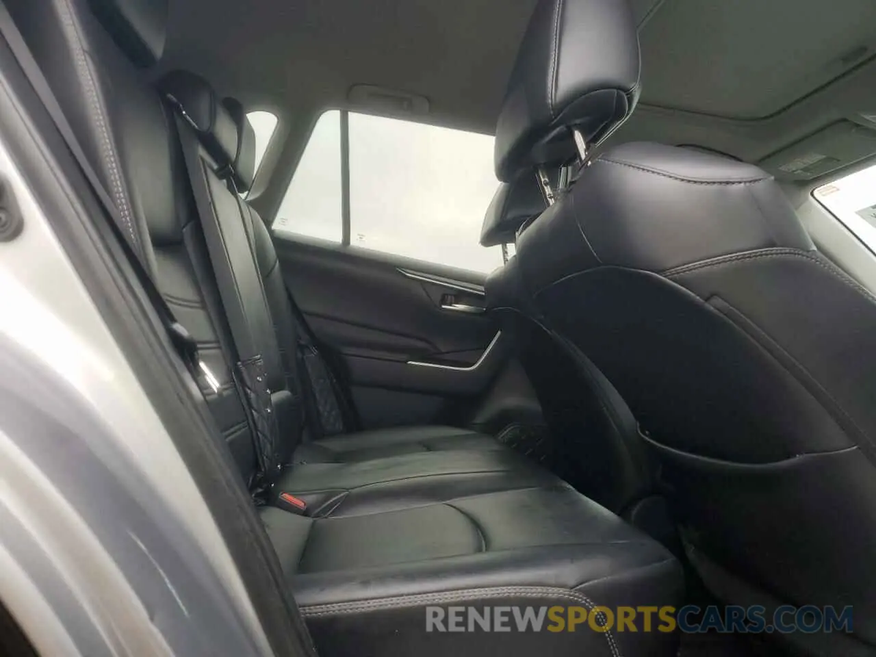 11 Photograph of a damaged car 2T3A1RFV9KC040750 TOYOTA RAV4 2019