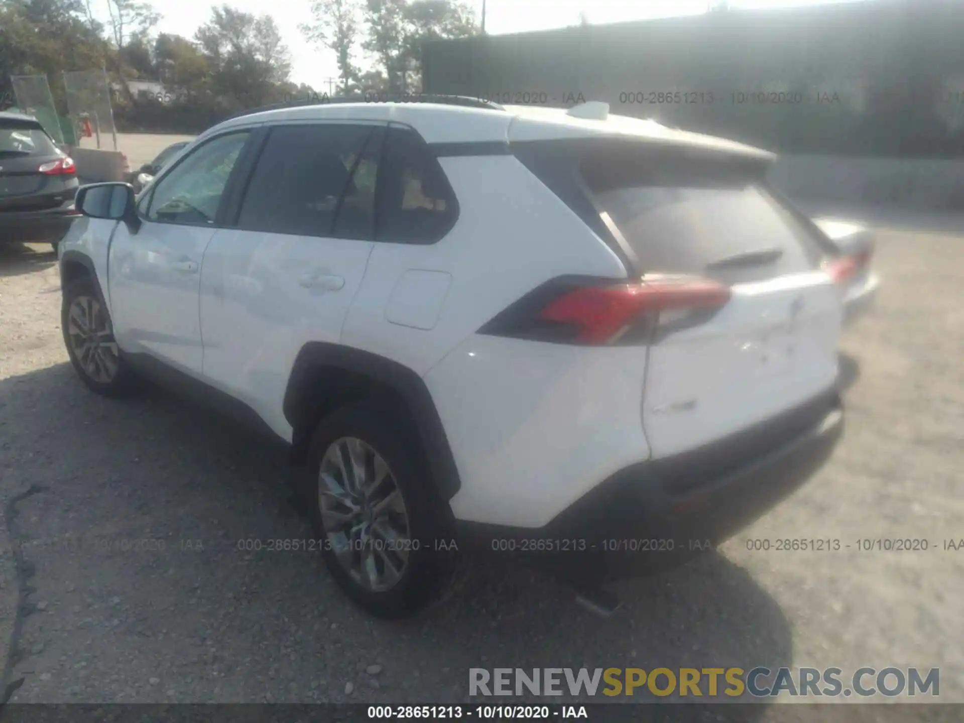 3 Photograph of a damaged car 2T3A1RFV9KC044720 TOYOTA RAV4 2019