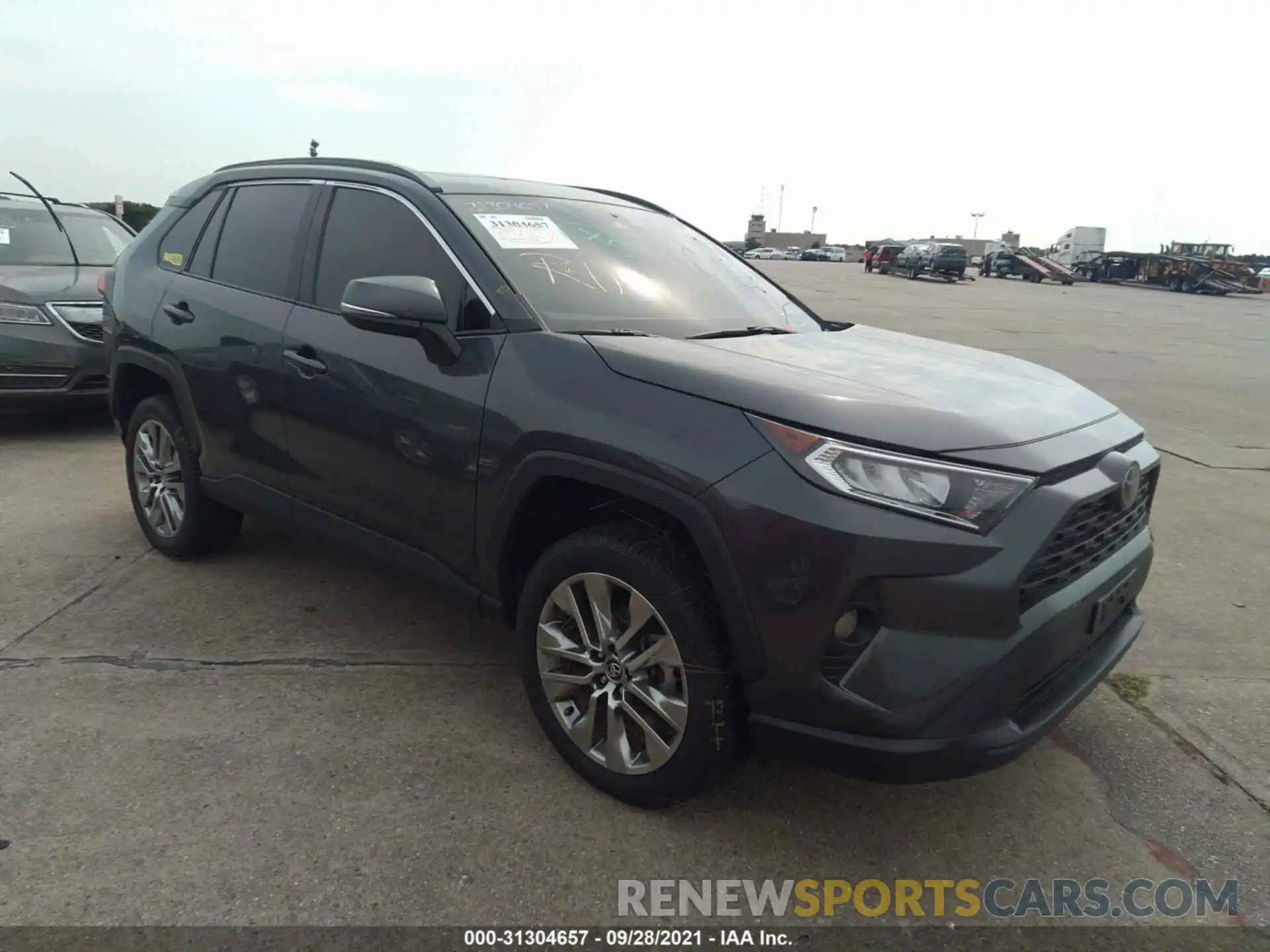 1 Photograph of a damaged car 2T3A1RFV9KW062665 TOYOTA RAV4 2019