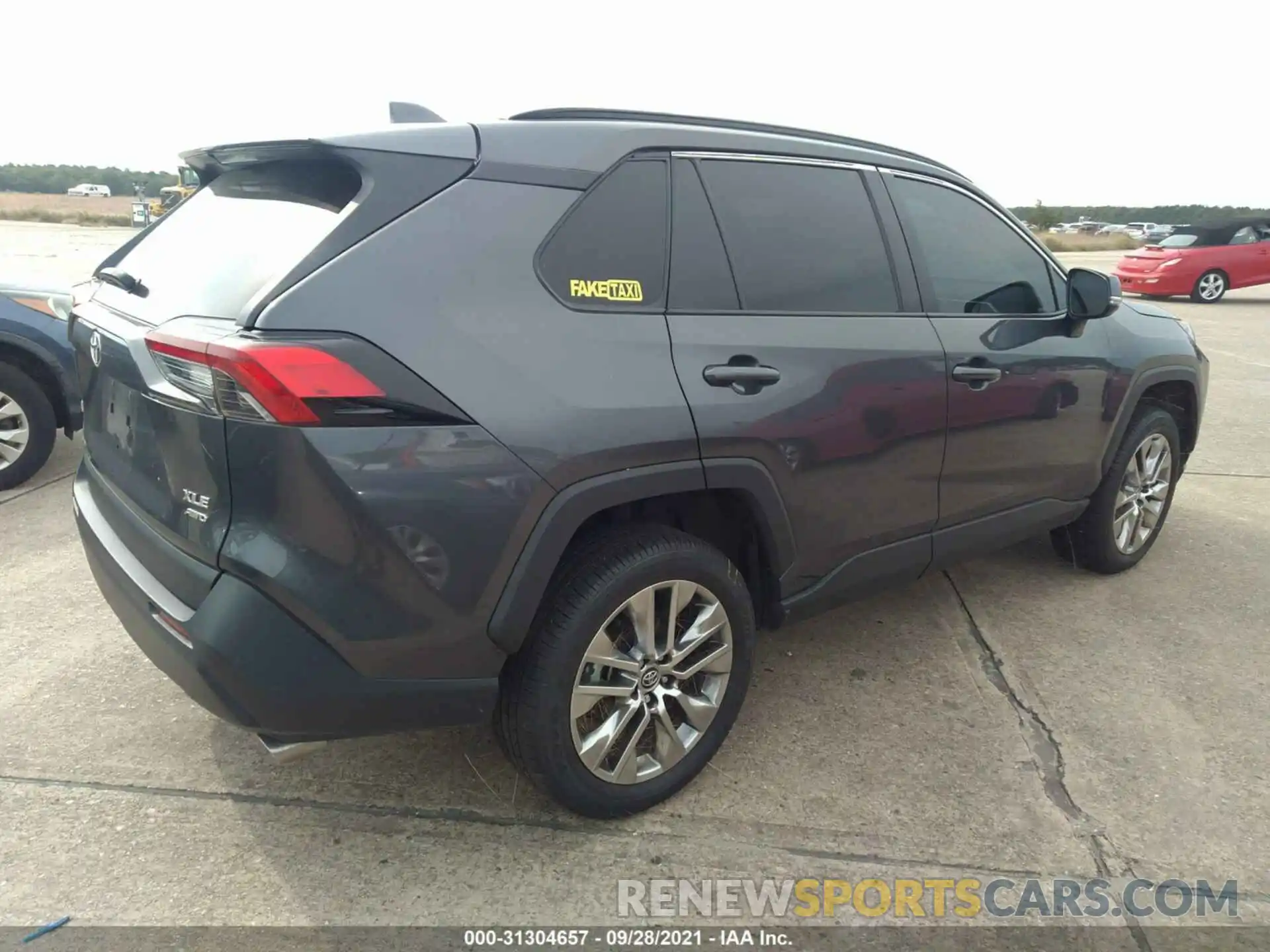 4 Photograph of a damaged car 2T3A1RFV9KW062665 TOYOTA RAV4 2019