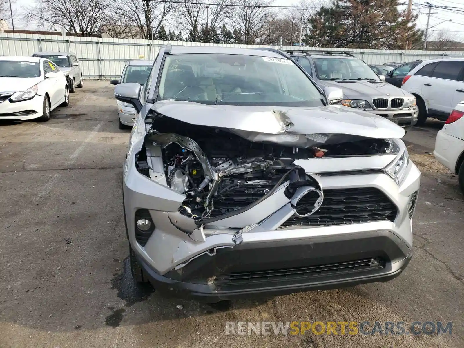 9 Photograph of a damaged car 2T3A1RFV9KW076856 TOYOTA RAV4 2019