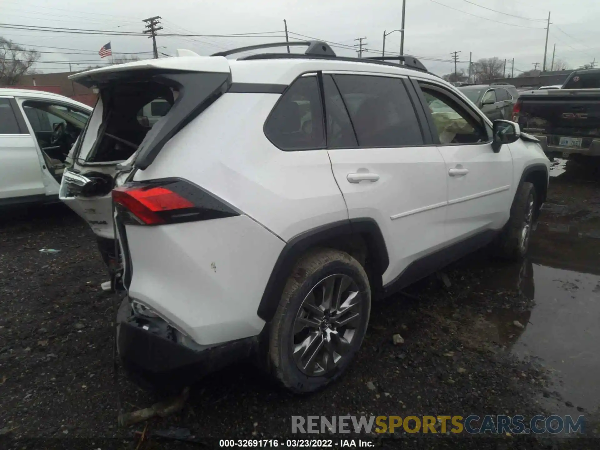 4 Photograph of a damaged car 2T3A1RFVXKC024458 TOYOTA RAV4 2019