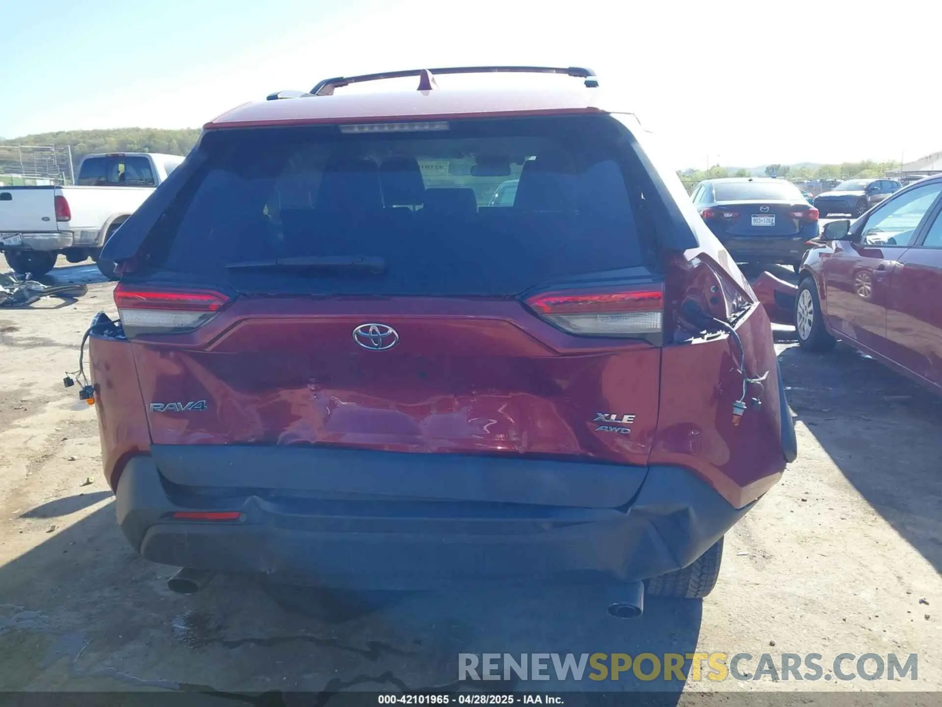 17 Photograph of a damaged car 2T3A1RFVXKC026386 TOYOTA RAV4 2019