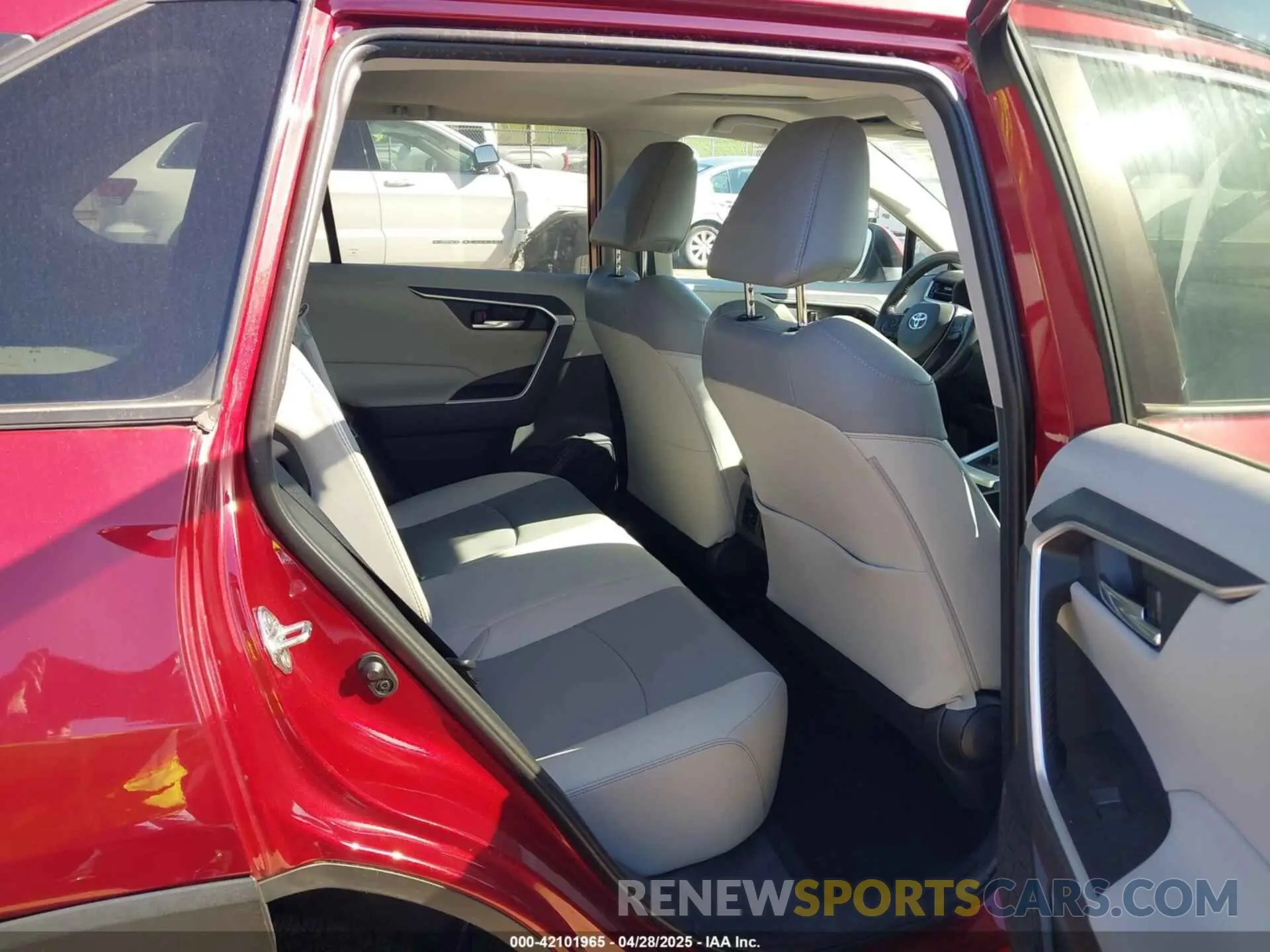 8 Photograph of a damaged car 2T3A1RFVXKC026386 TOYOTA RAV4 2019