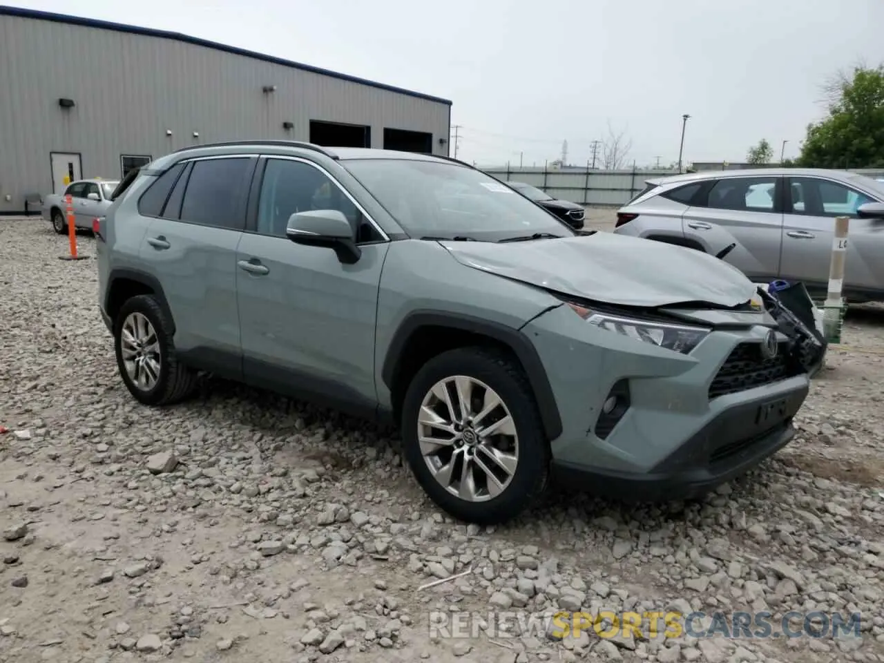4 Photograph of a damaged car 2T3A1RFVXKW023048 TOYOTA RAV4 2019