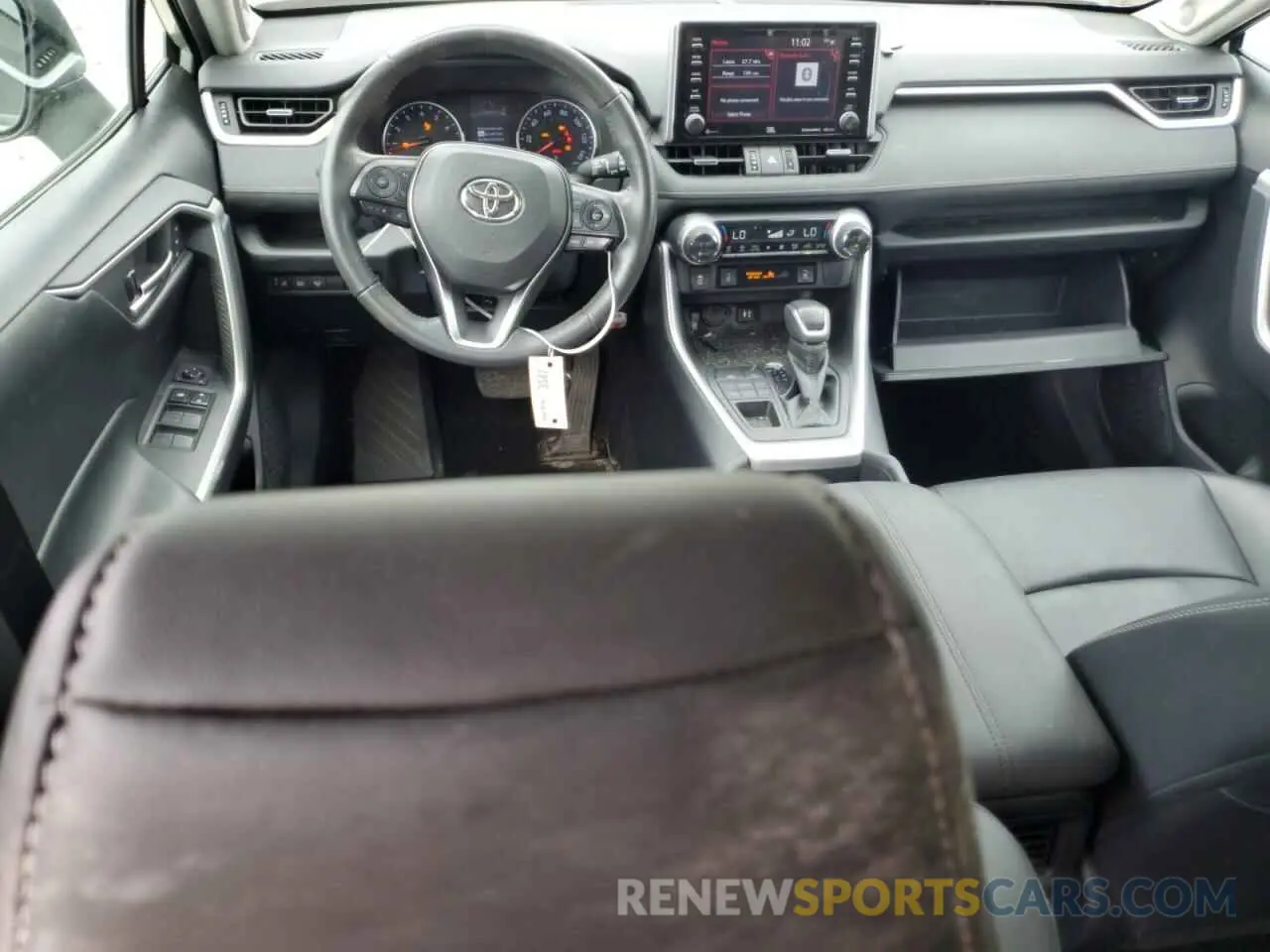8 Photograph of a damaged car 2T3A1RFVXKW023048 TOYOTA RAV4 2019