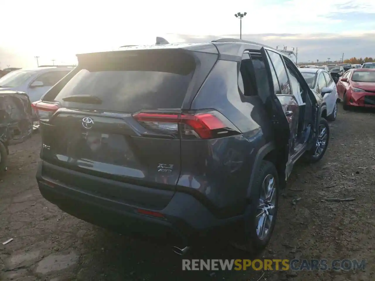 4 Photograph of a damaged car 2T3A1RFVXKW070001 TOYOTA RAV4 2019