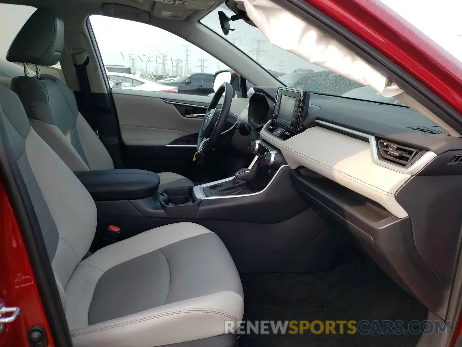 5 Photograph of a damaged car 2T3A1RFVXKW070919 TOYOTA RAV4 2019