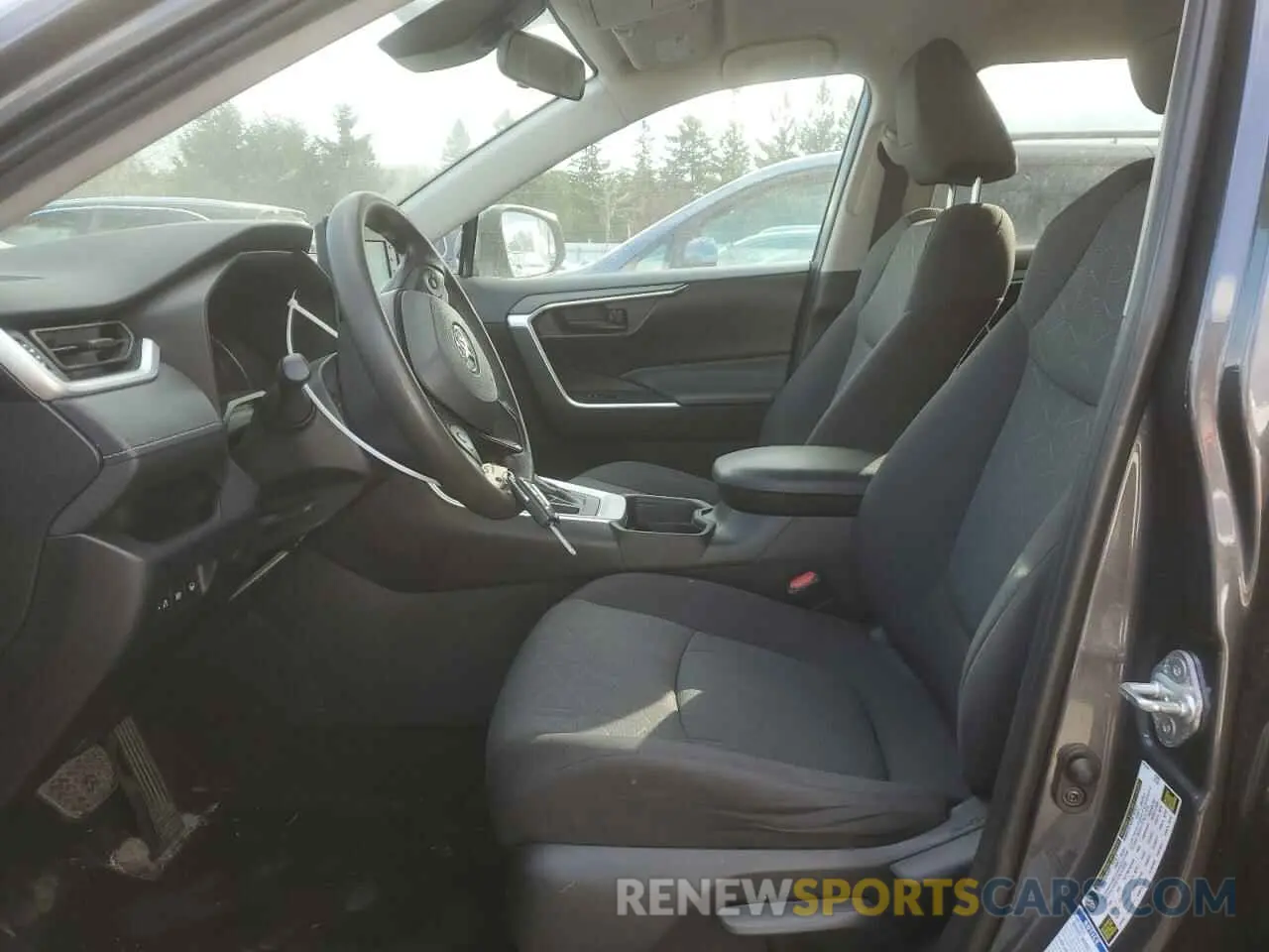 7 Photograph of a damaged car 2T3B1RFV0KW018655 TOYOTA RAV4 2019