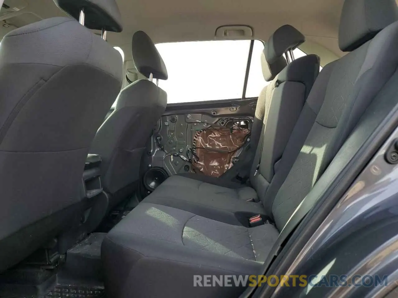 11 Photograph of a damaged car 2T3B1RFV0KW040655 TOYOTA RAV4 2019