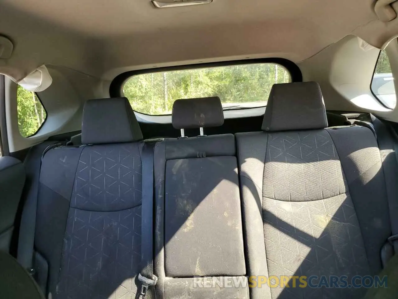 10 Photograph of a damaged car 2T3B1RFV1KW061501 TOYOTA RAV4 2019