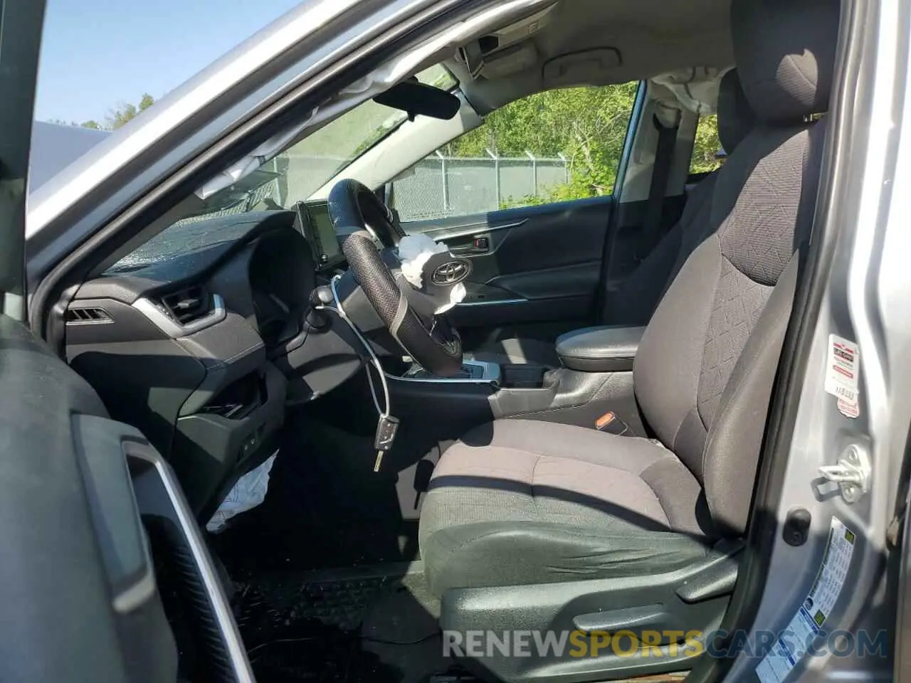 7 Photograph of a damaged car 2T3B1RFV1KW061501 TOYOTA RAV4 2019