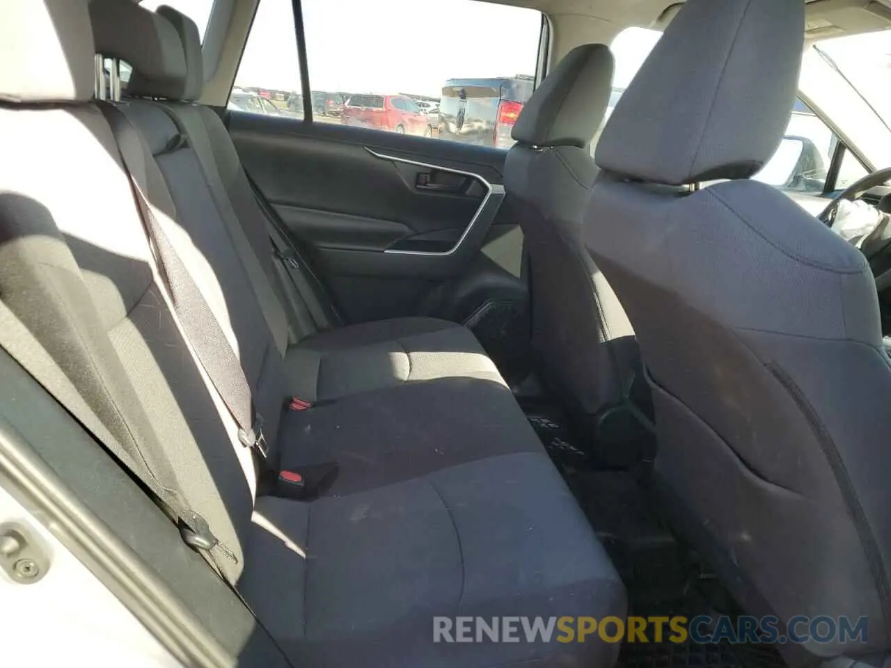 11 Photograph of a damaged car 2T3B1RFV8KW009041 TOYOTA RAV4 2019
