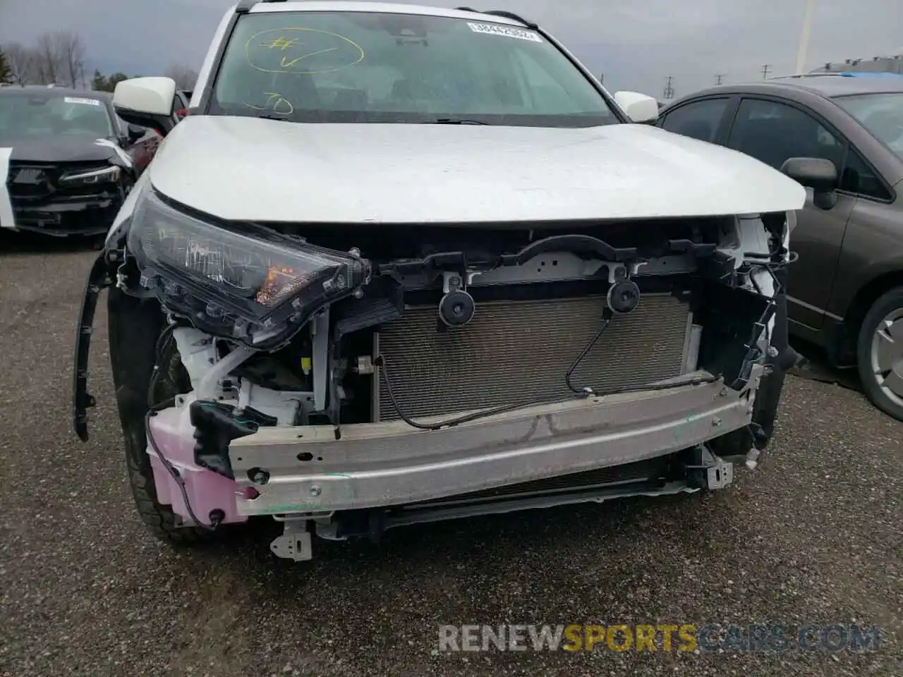 9 Photograph of a damaged car 2T3B1RFVXKW031994 TOYOTA RAV4 2019