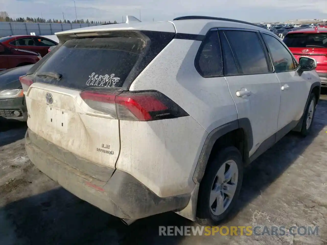 4 Photograph of a damaged car 2T3BWRFV9KW010118 TOYOTA RAV4 2019