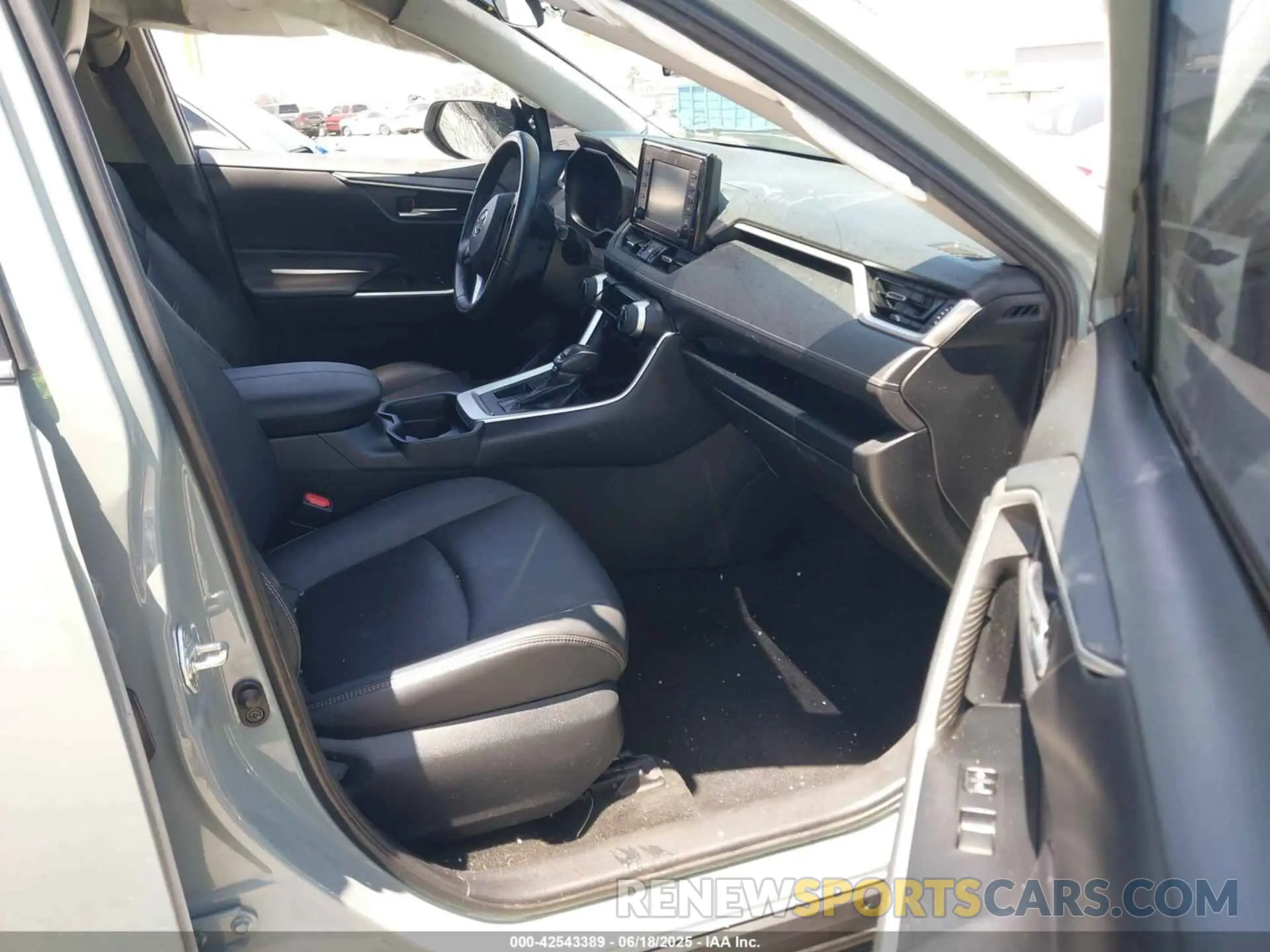 5 Photograph of a damaged car 2T3C1RFV0KC012974 TOYOTA RAV4 2019