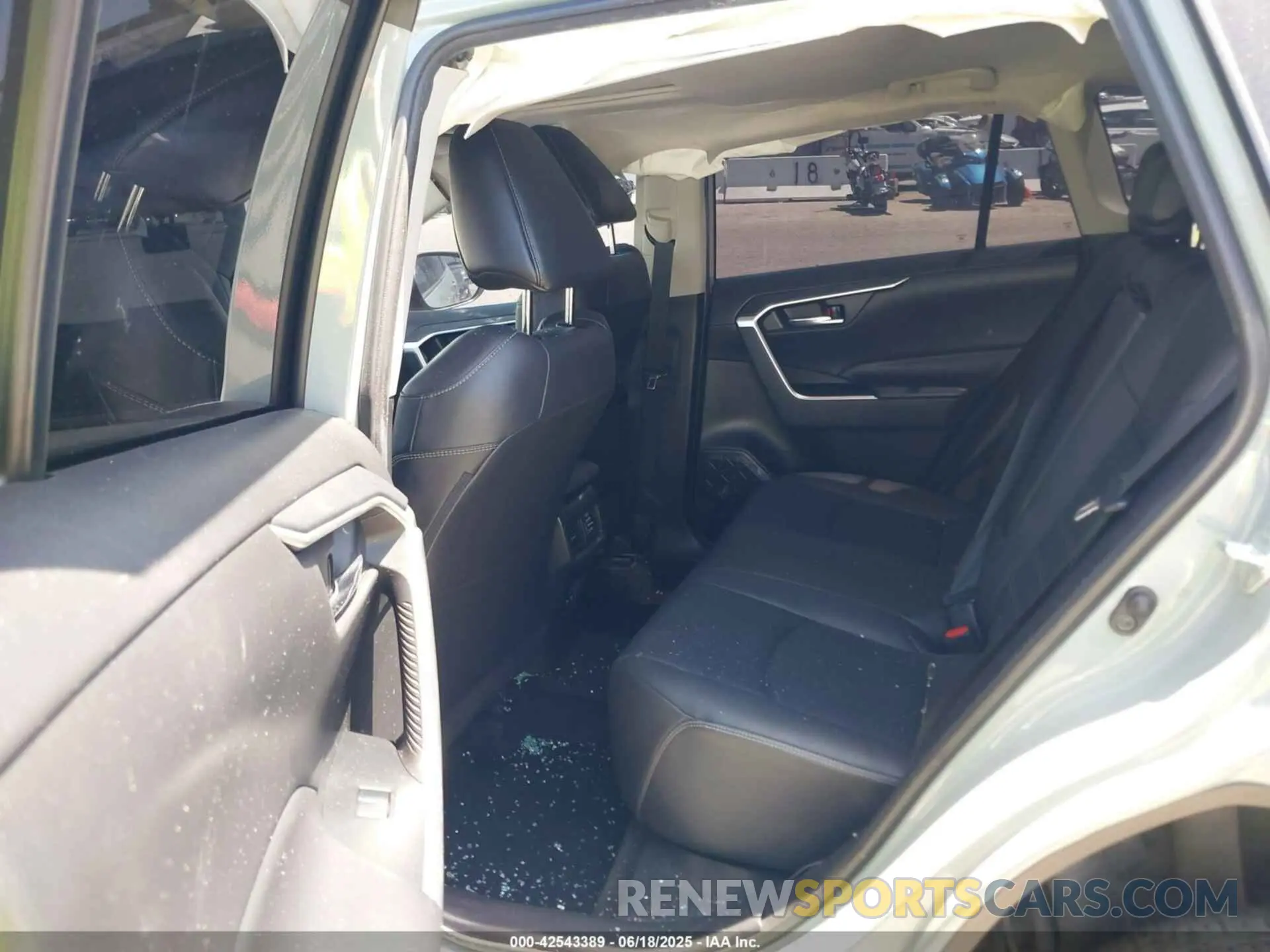 8 Photograph of a damaged car 2T3C1RFV0KC012974 TOYOTA RAV4 2019