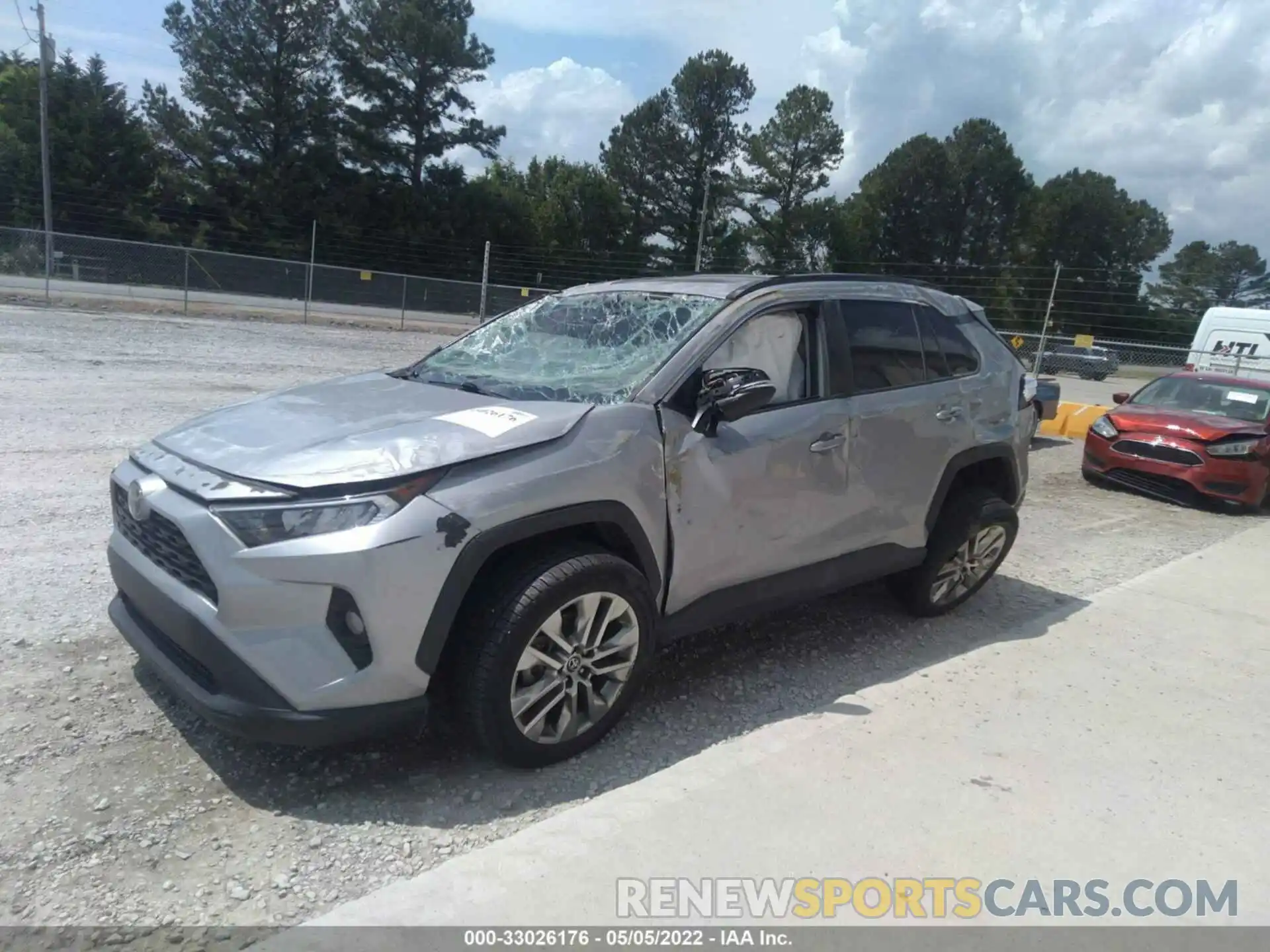 2 Photograph of a damaged car 2T3C1RFV0KW018921 TOYOTA RAV4 2019