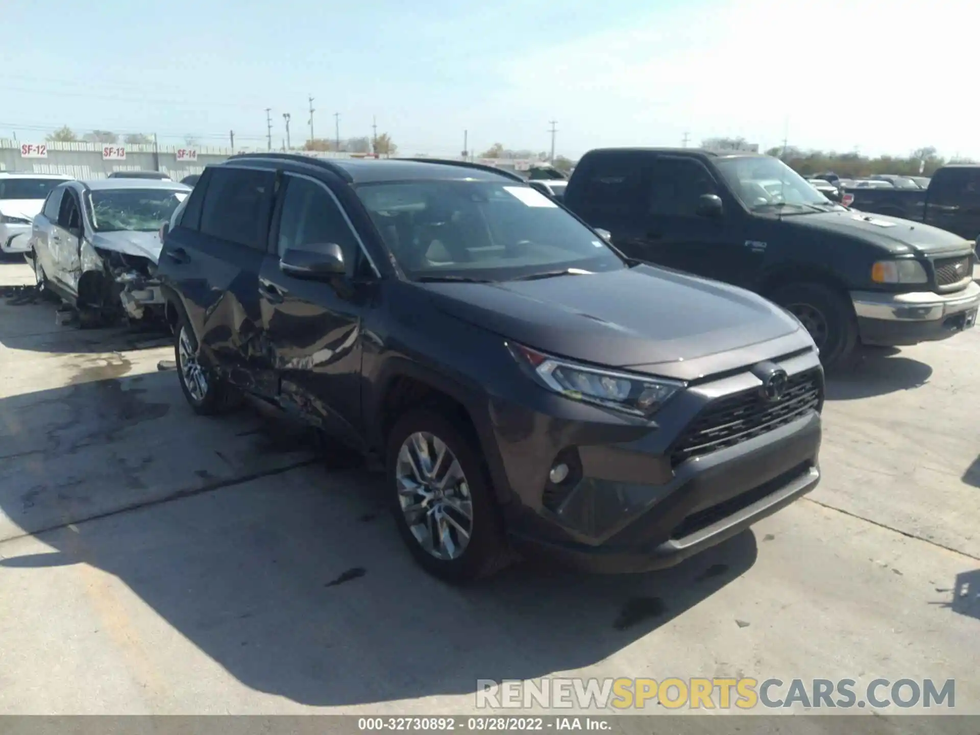 1 Photograph of a damaged car 2T3C1RFV0KW023424 TOYOTA RAV4 2019