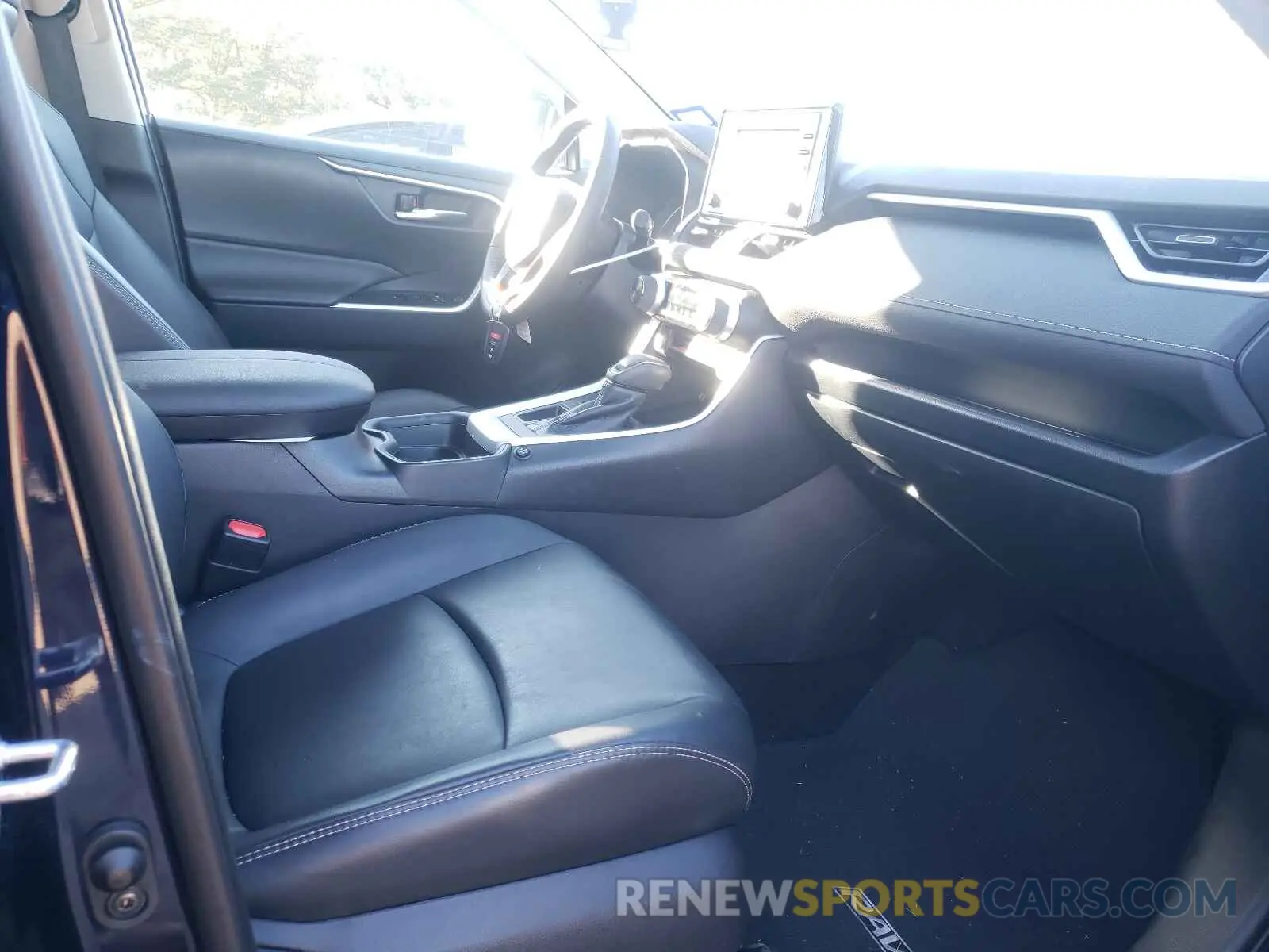 5 Photograph of a damaged car 2T3C1RFV1KC033218 TOYOTA RAV4 2019