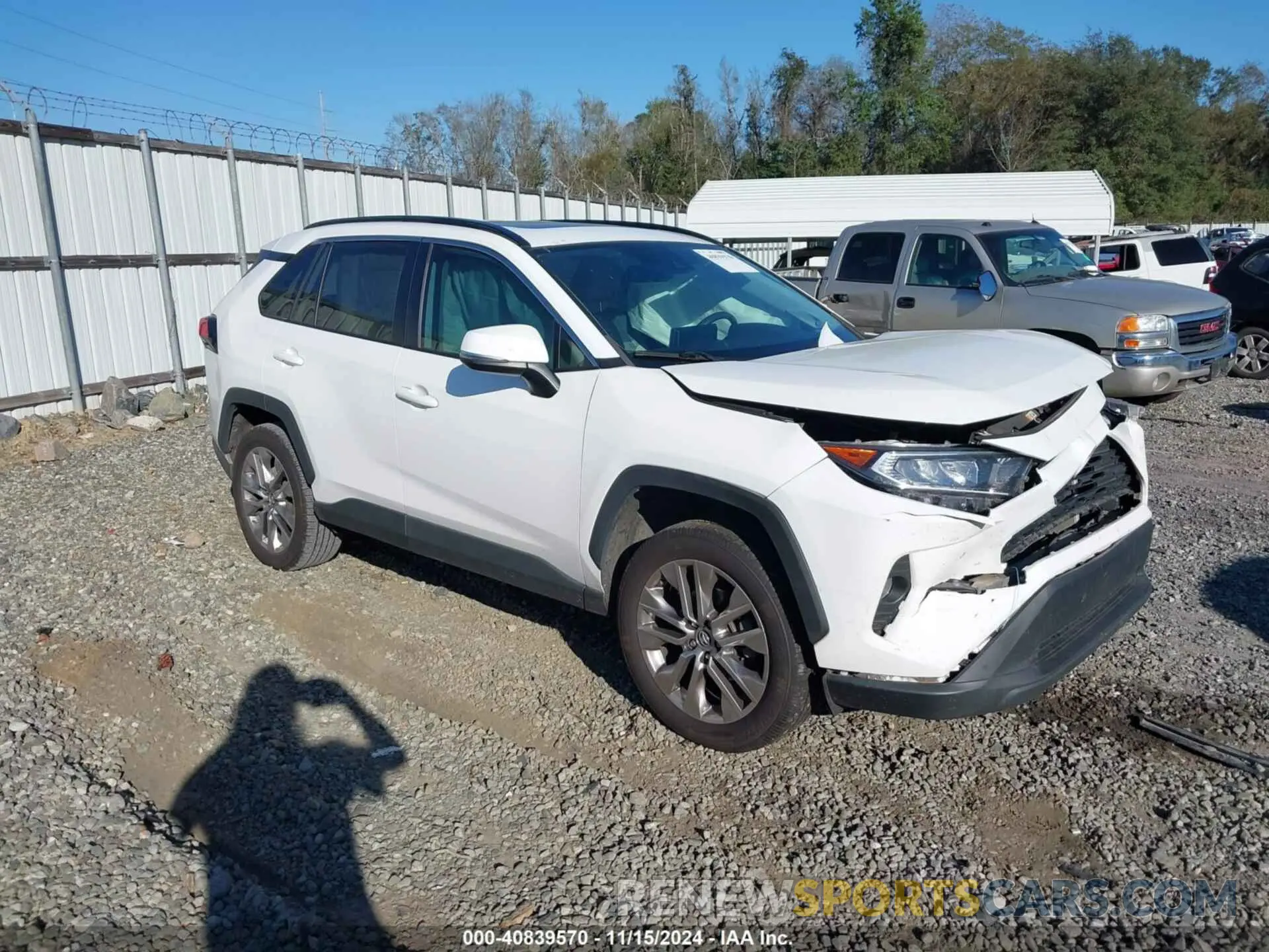 1 Photograph of a damaged car 2T3C1RFV1KW016904 TOYOTA RAV4 2019