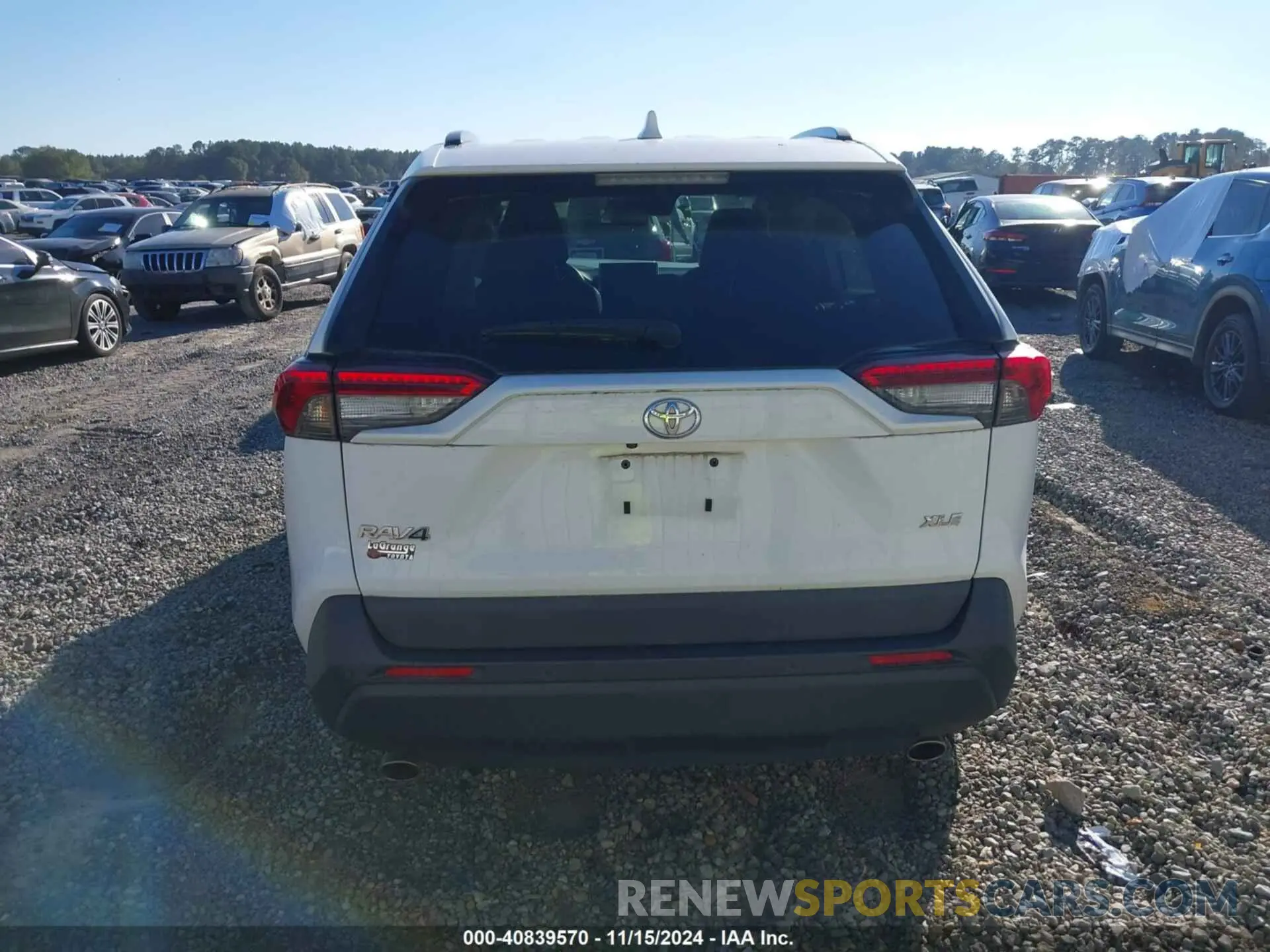 16 Photograph of a damaged car 2T3C1RFV1KW016904 TOYOTA RAV4 2019