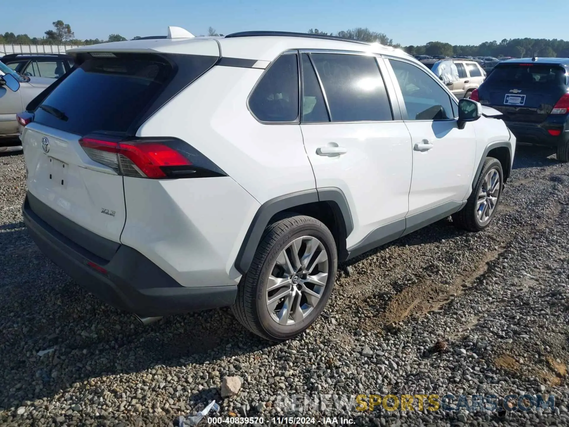 4 Photograph of a damaged car 2T3C1RFV1KW016904 TOYOTA RAV4 2019