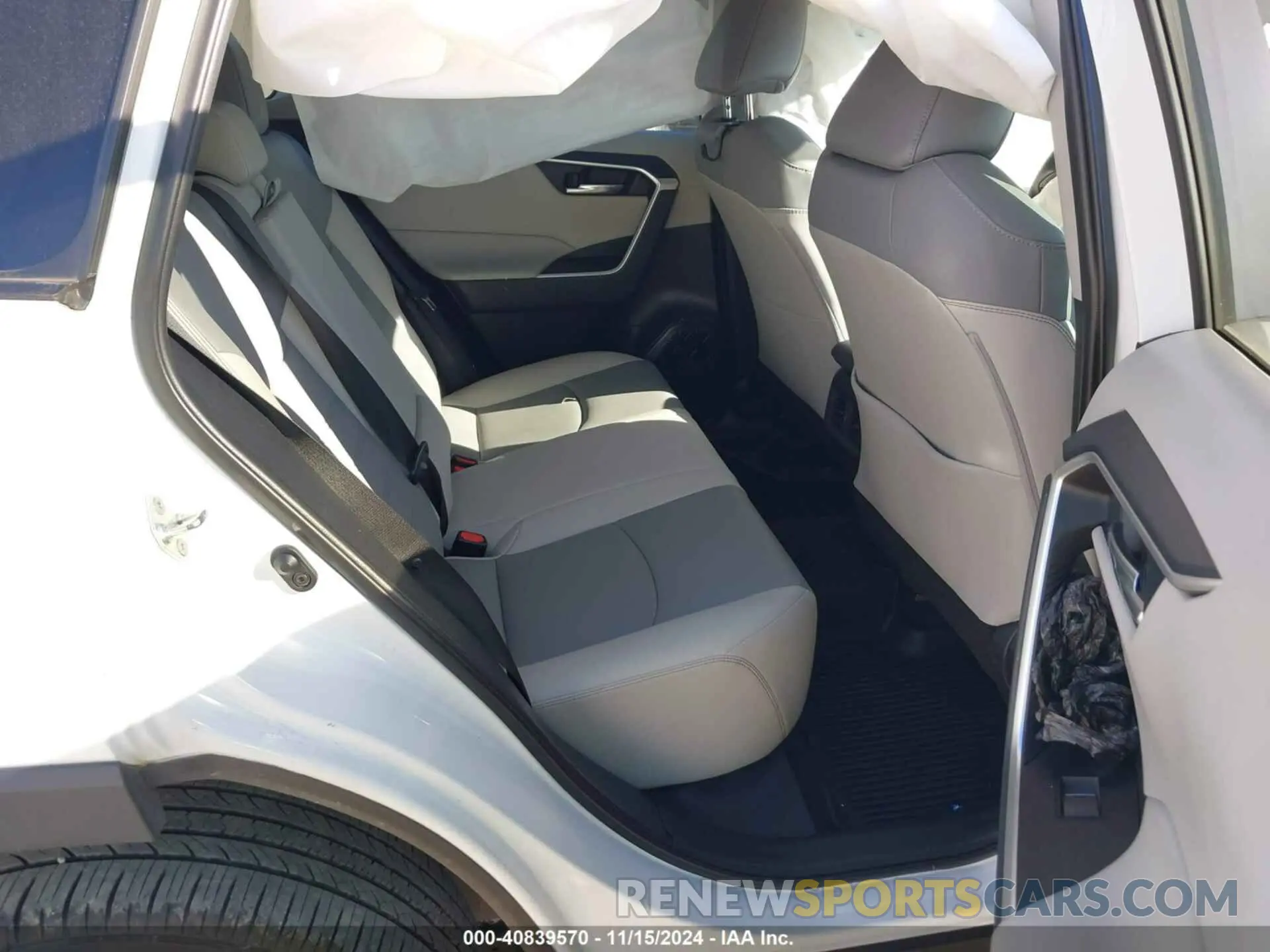 8 Photograph of a damaged car 2T3C1RFV1KW016904 TOYOTA RAV4 2019