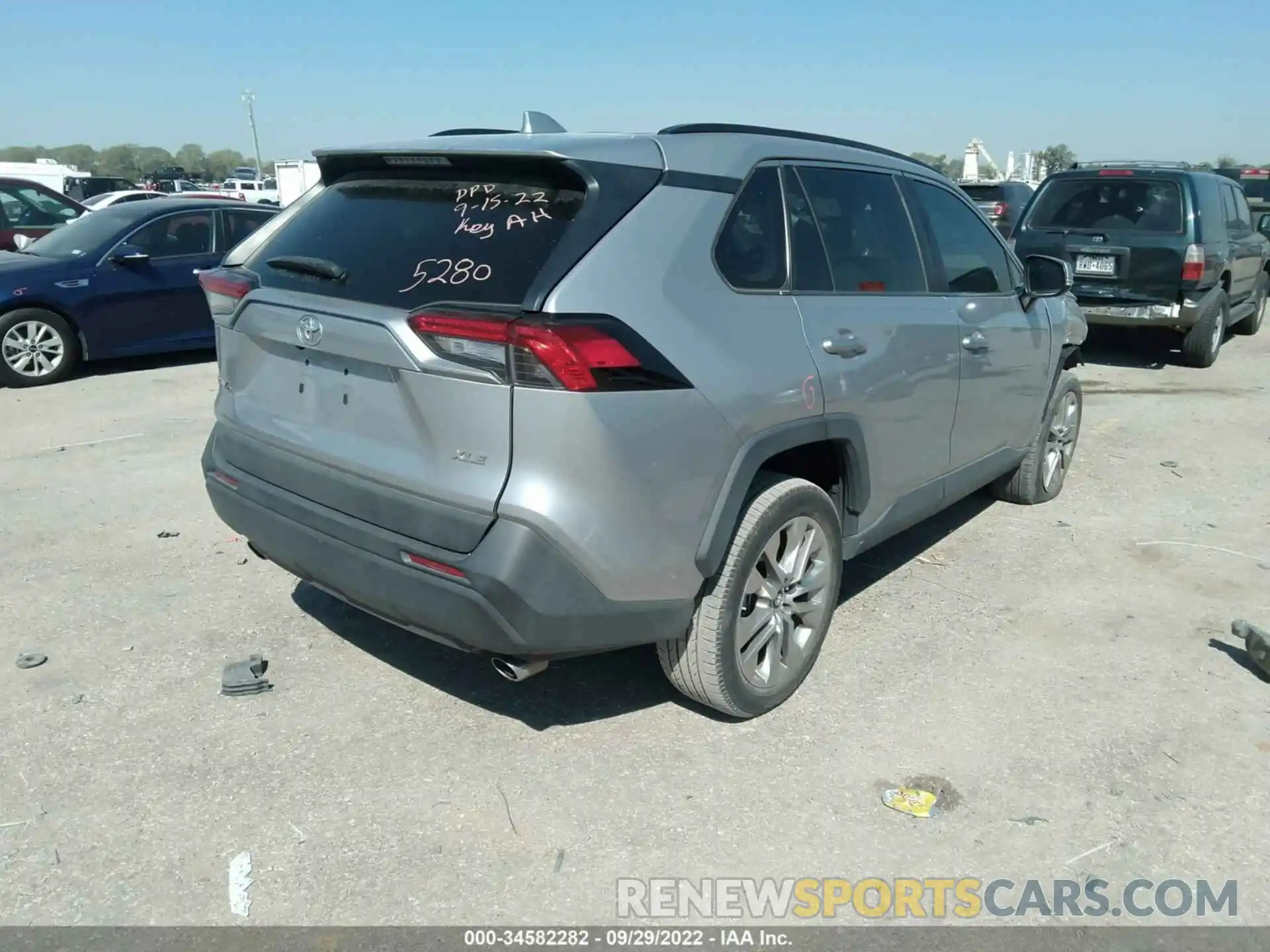 4 Photograph of a damaged car 2T3C1RFV1KW025280 TOYOTA RAV4 2019