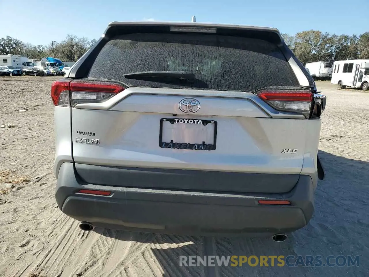 6 Photograph of a damaged car 2T3C1RFV1KW044010 TOYOTA RAV4 2019
