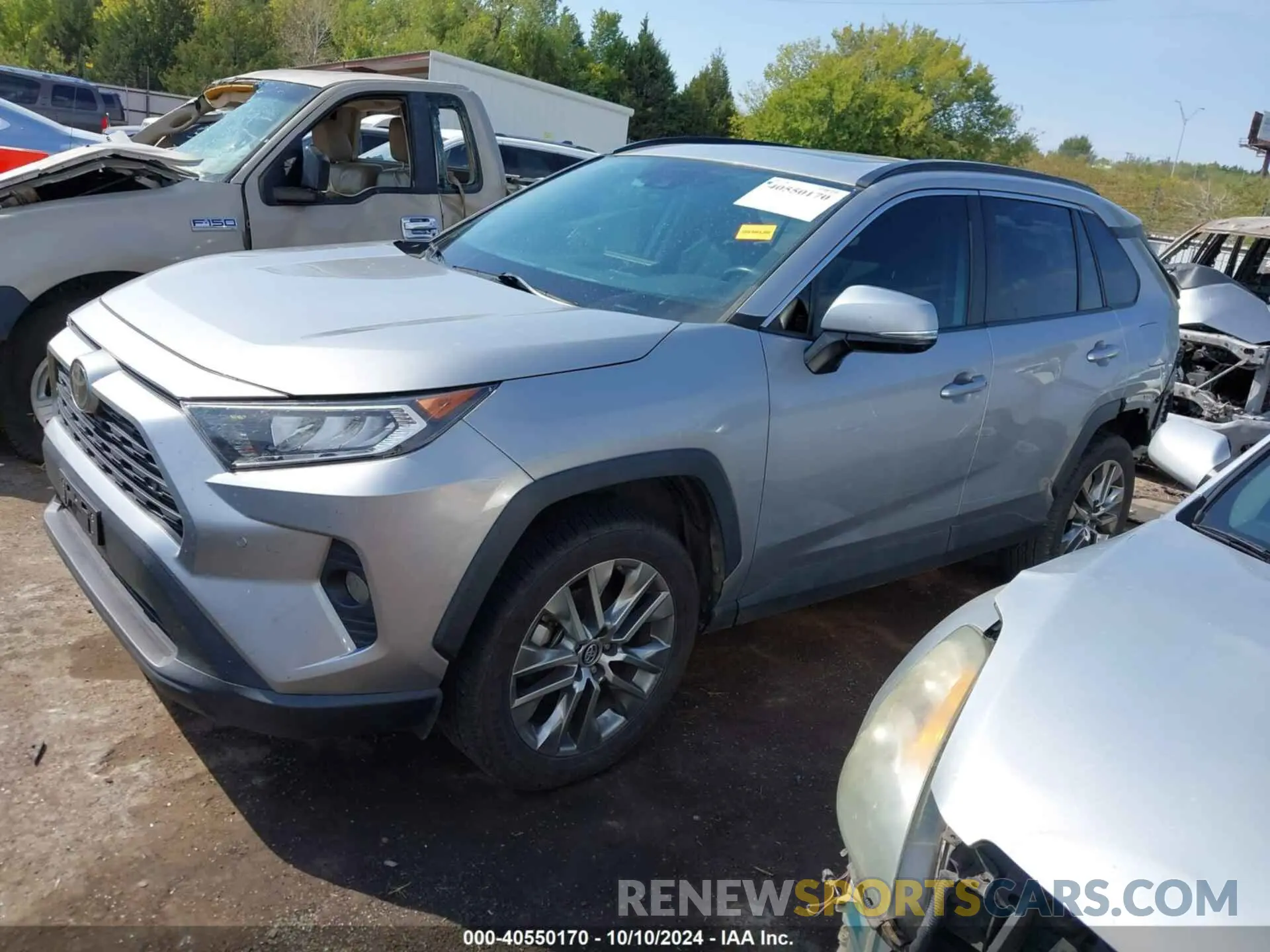 2 Photograph of a damaged car 2T3C1RFV2KC009123 TOYOTA RAV4 2019