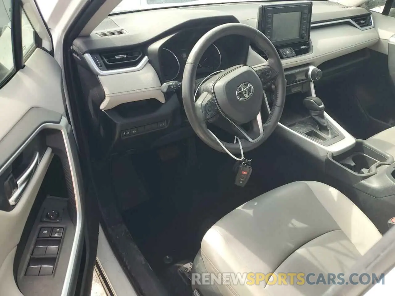 8 Photograph of a damaged car 2T3C1RFV2KC012054 TOYOTA RAV4 2019