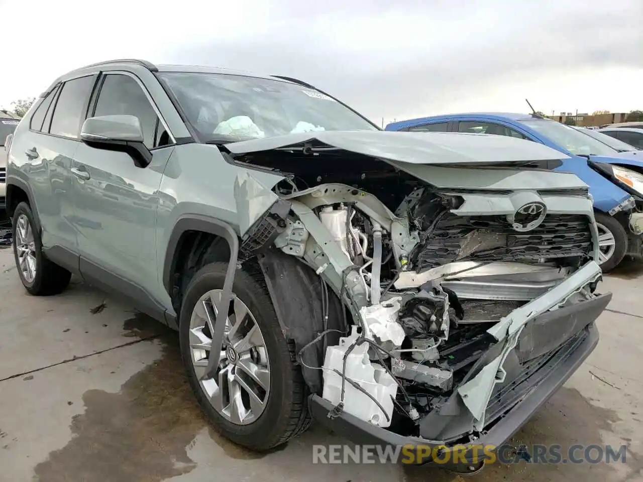 1 Photograph of a damaged car 2T3C1RFV2KC028349 TOYOTA RAV4 2019