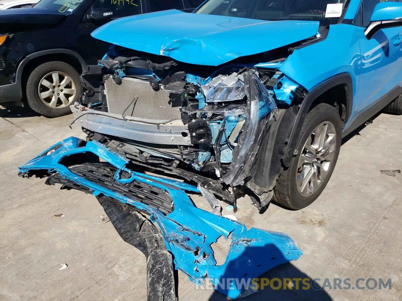 9 Photograph of a damaged car 2T3C1RFV2KW037471 TOYOTA RAV4 2019