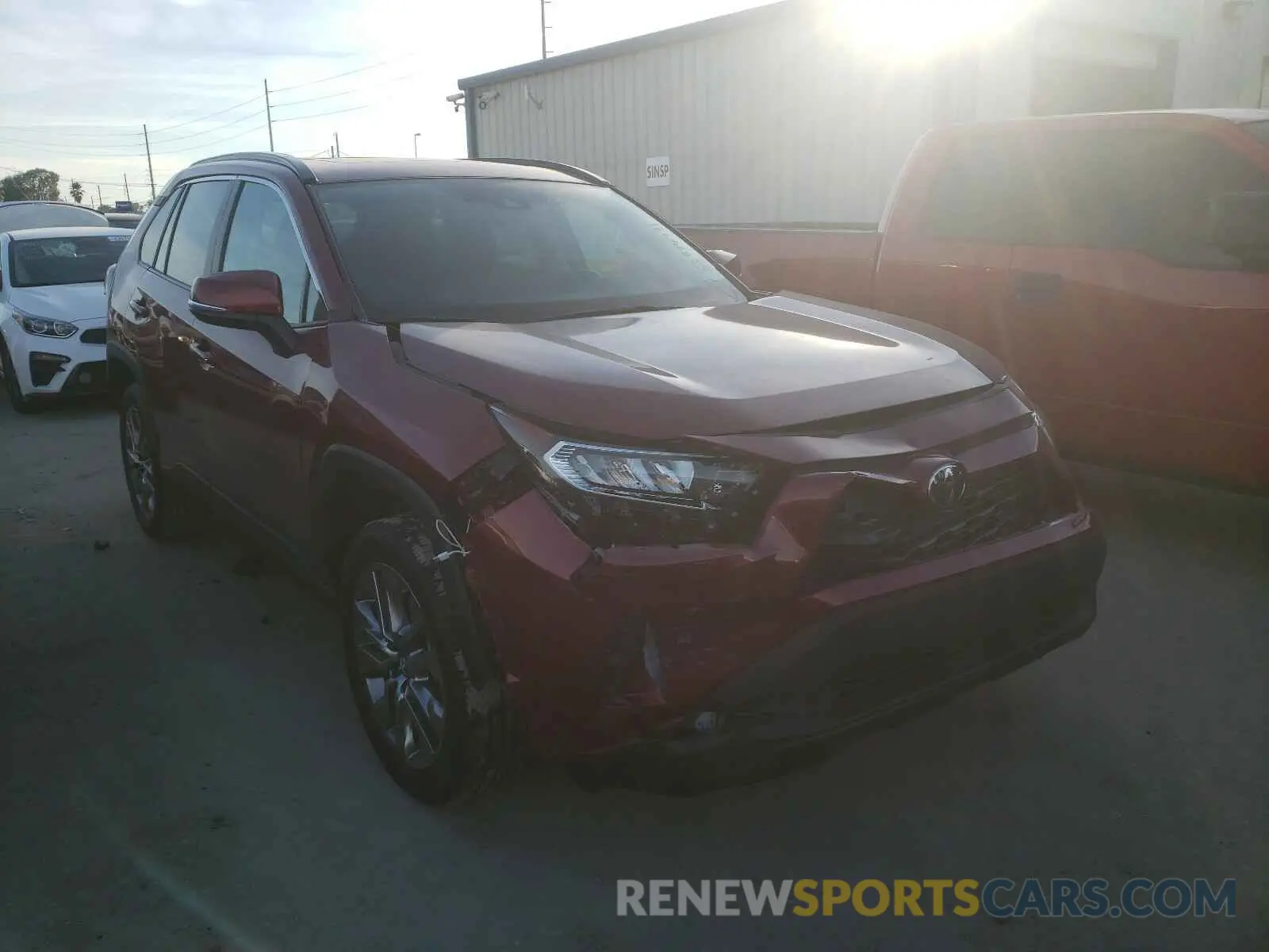 1 Photograph of a damaged car 2T3C1RFV2KW040645 TOYOTA RAV4 2019
